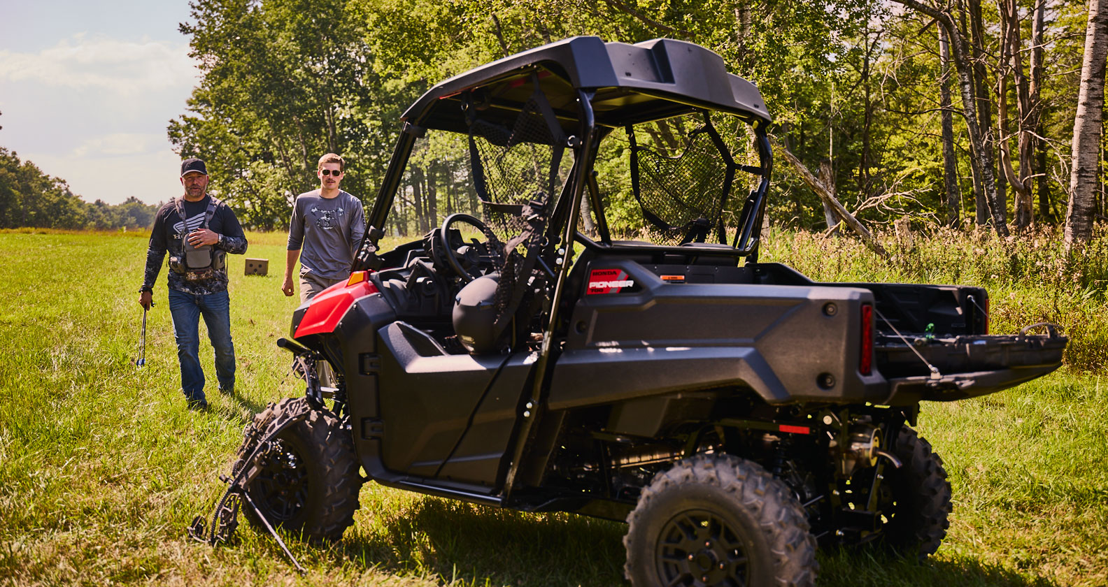 Pioneer_700_Red_LIFESTYLE_MY26_15324_large