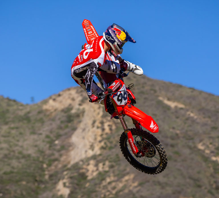 2026-racing-social-item-6