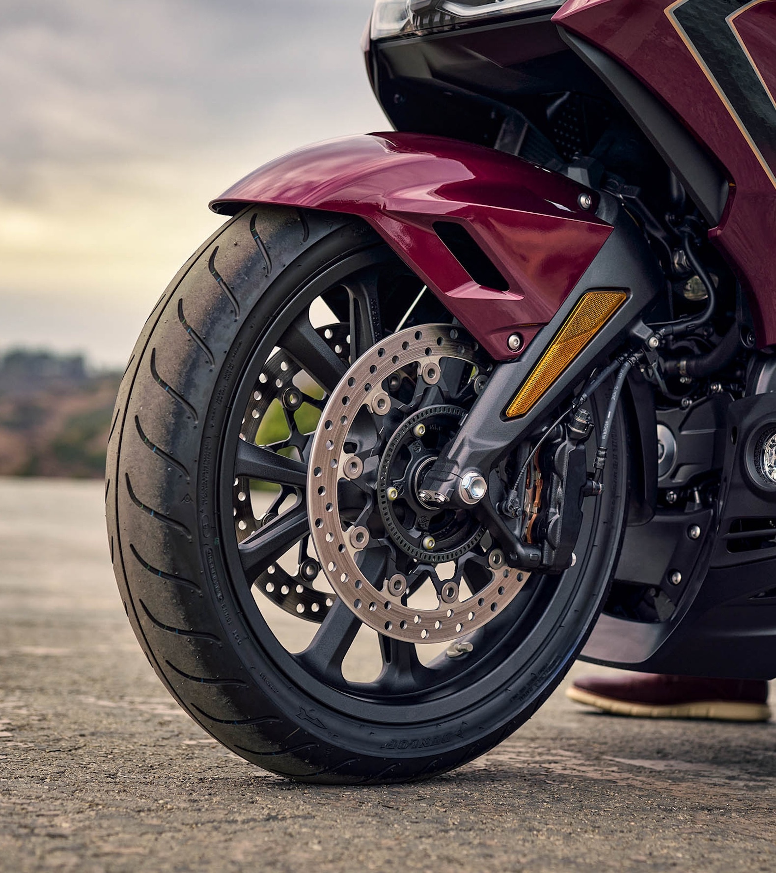 Gold Wing Tour double wishbone front suspension