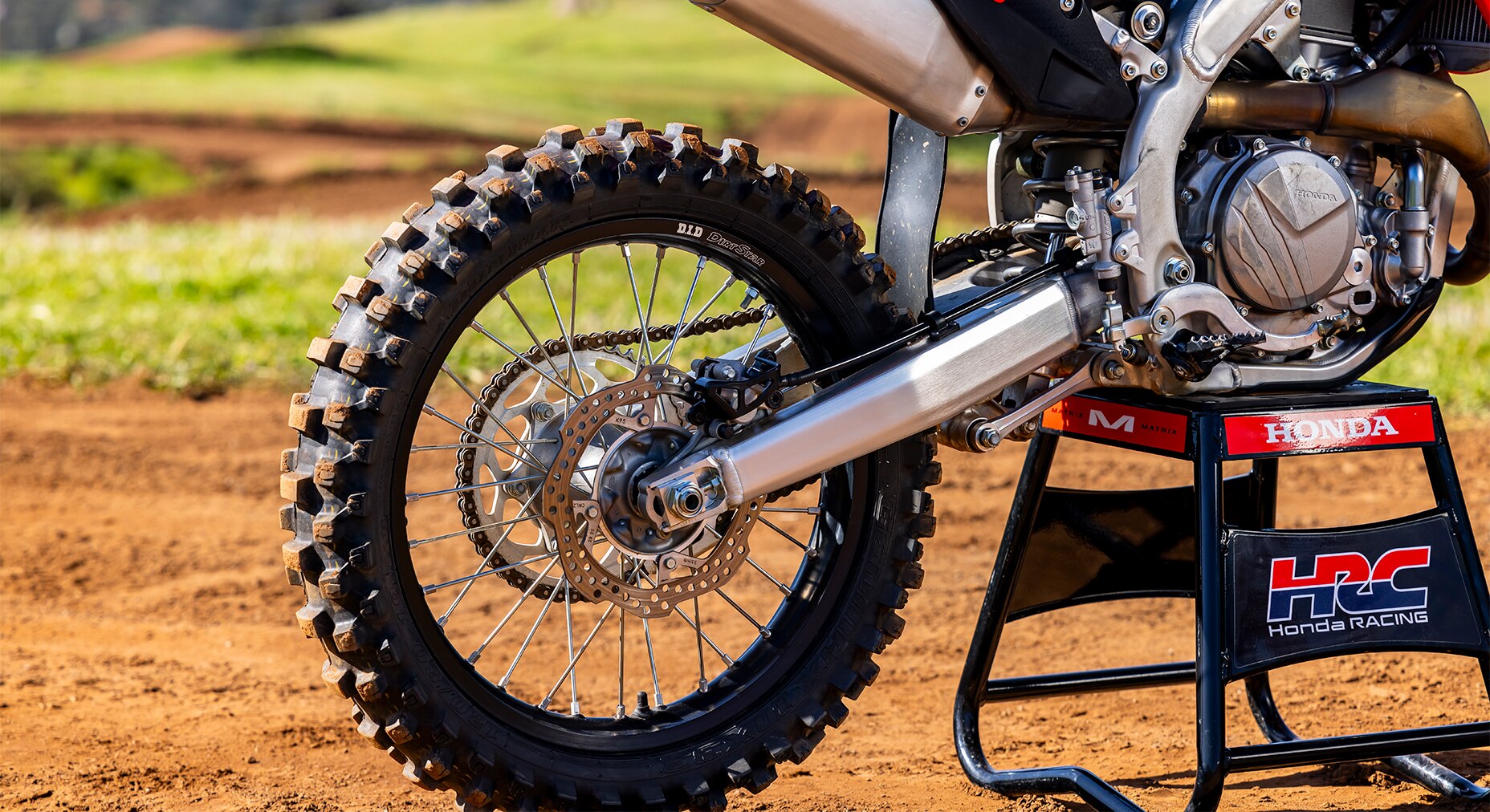 Narrow swingarm