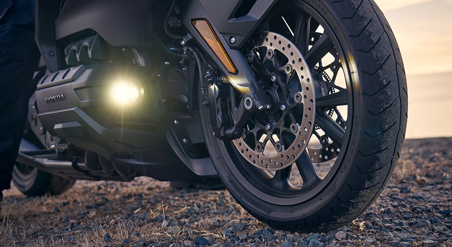 Dual radial front brake calipers