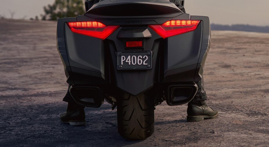Twin-wall exhaust pipes