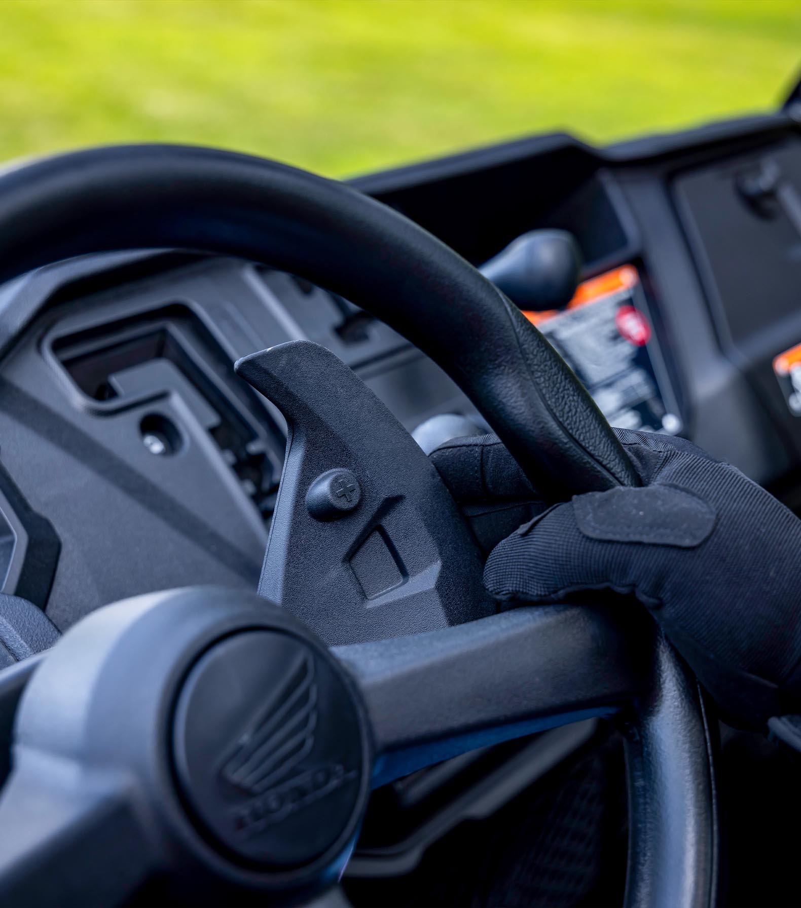 2025-Pioneer-520-Automatic-transmission-with-AT-MT-mode