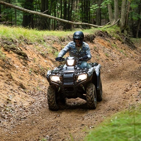 Semi-dry-sump engine design