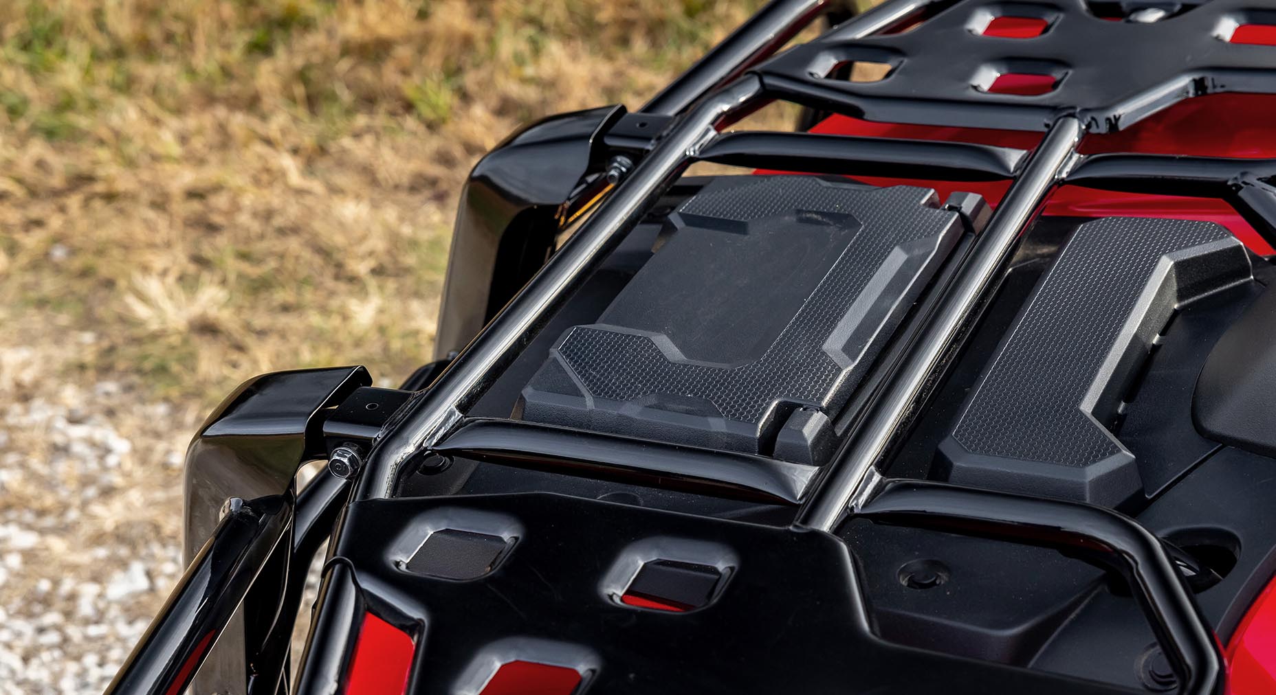 1.9-liter front utility box