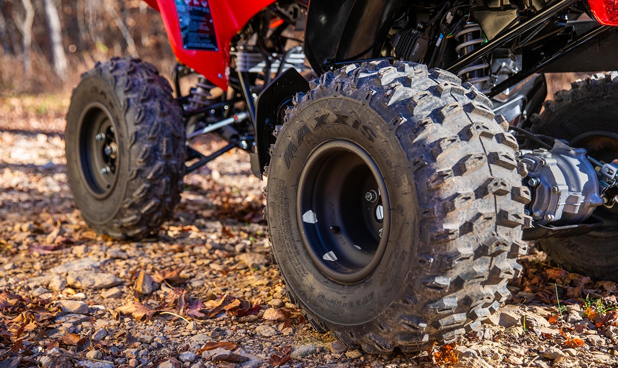 2025-TRX250X-features-Lightweight_aluminum_wheels-1236x736