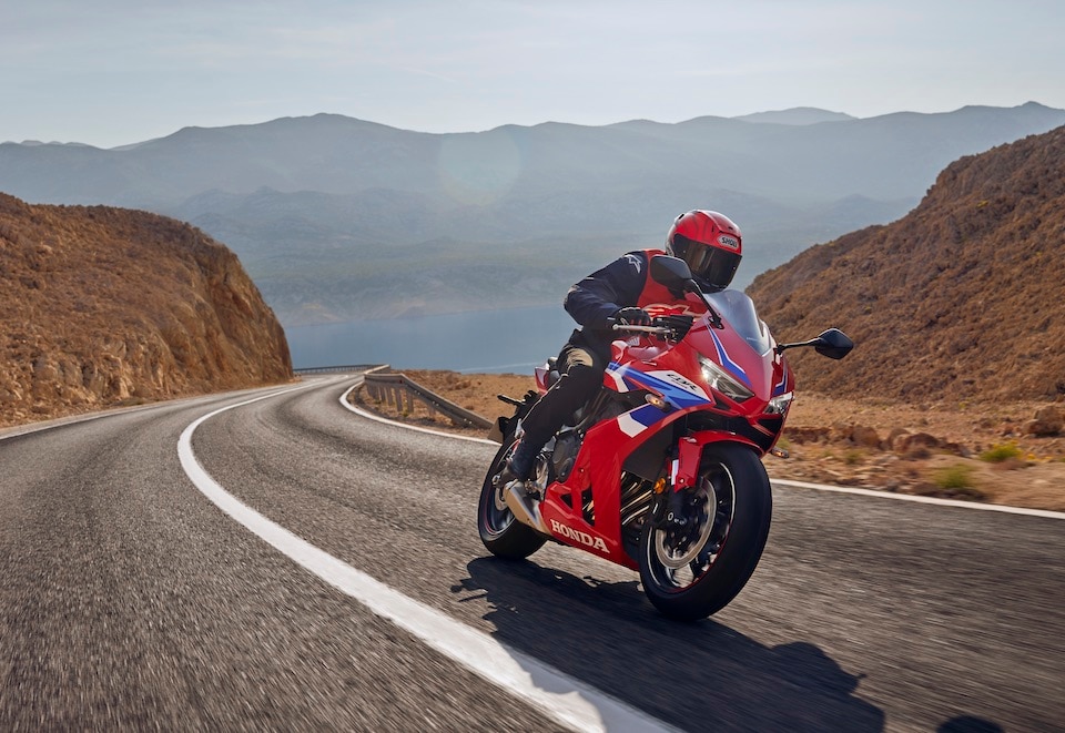 2025-CBR650R-gallery-04