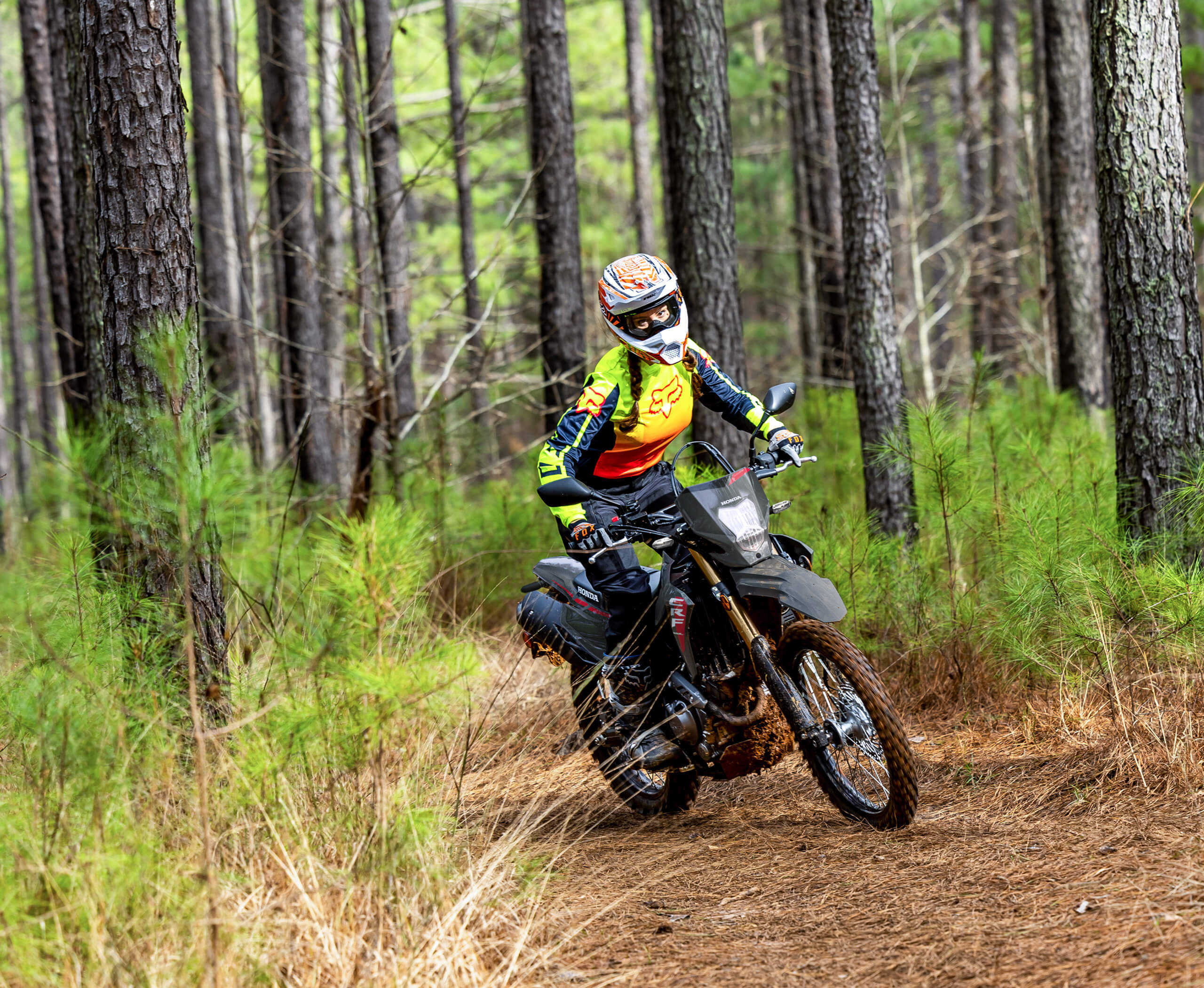 2025-CRF300LS-expanding-gallery-02-2560x2101