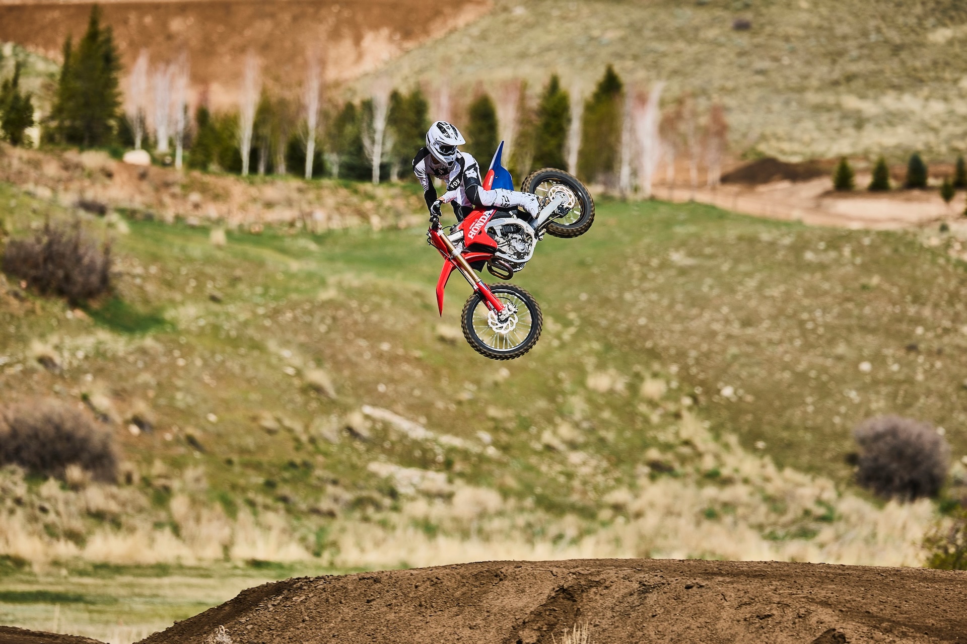 2027-CRF450R-campaign-desktop2