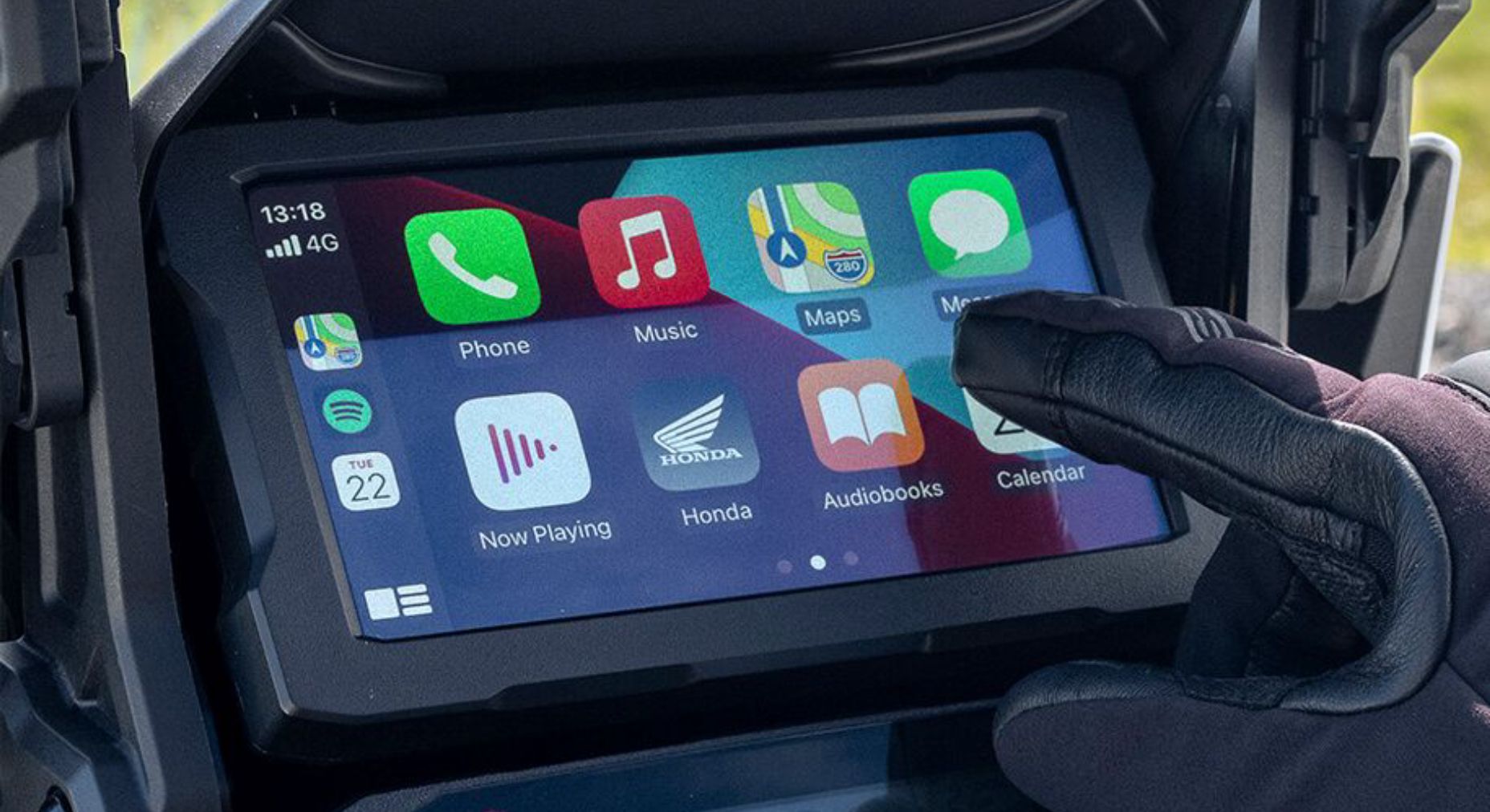 Apple CarPlay™ and Android Auto™