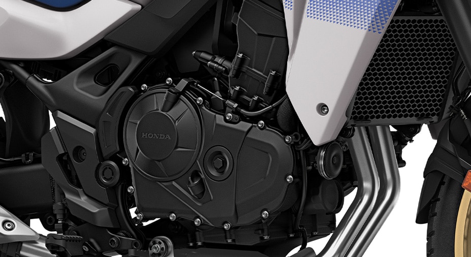 755cc twin-cylinder engine