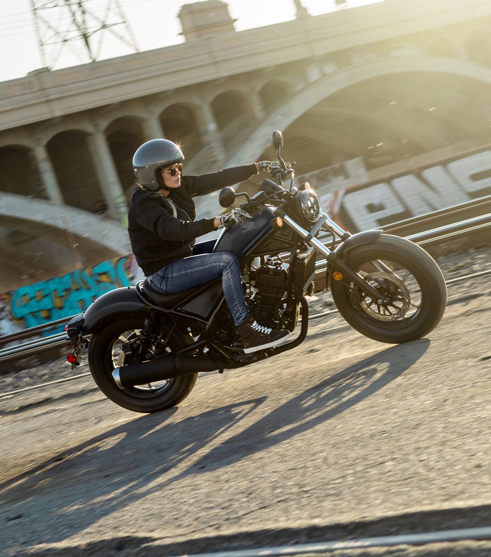 2026-Rebel-300-features-E-clutch-1580x1792