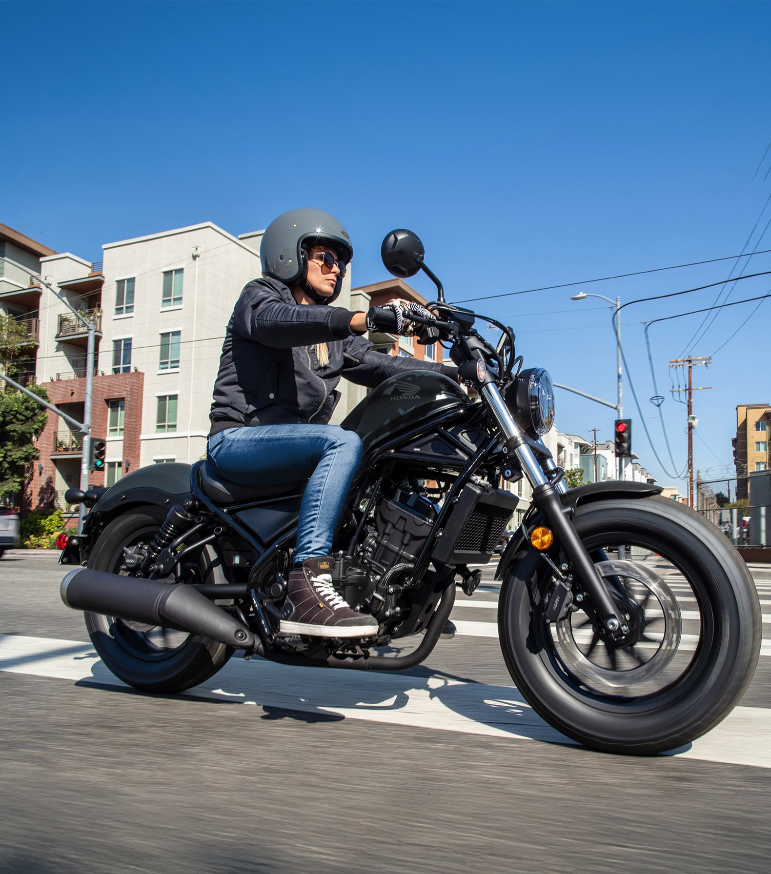 2026-Rebel-300-features-low-seat-height-1580x1792