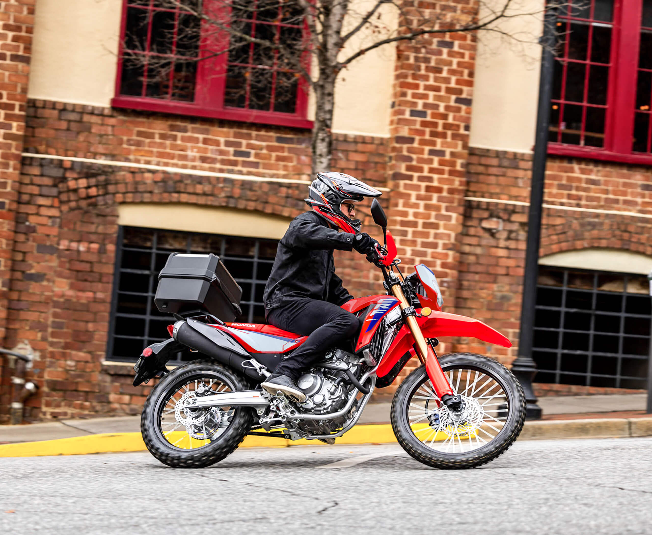 2025-CRF300L-gallery-02-2560x2101