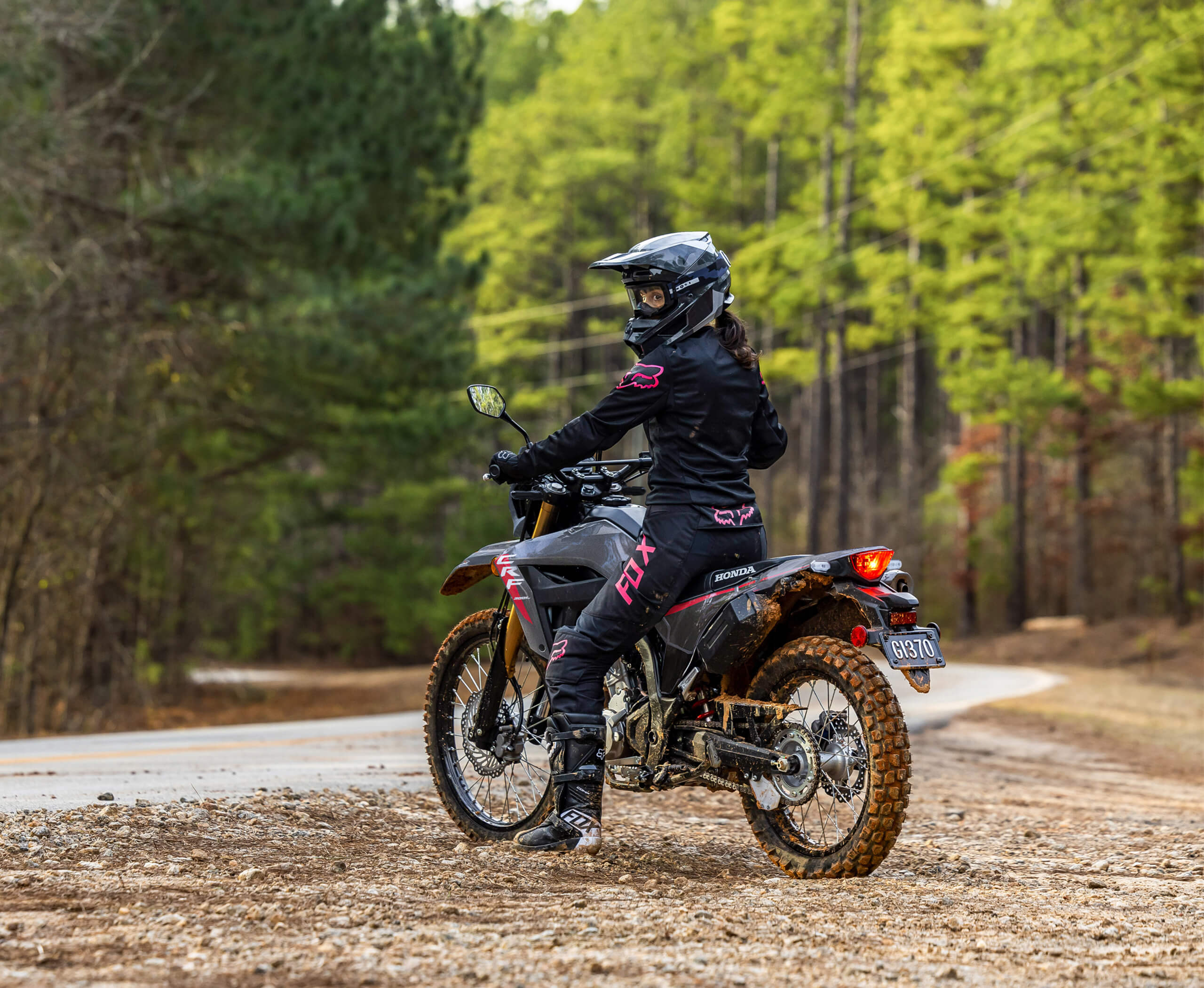 2025-CRF300LS-expanding-gallery-01-2560x2101