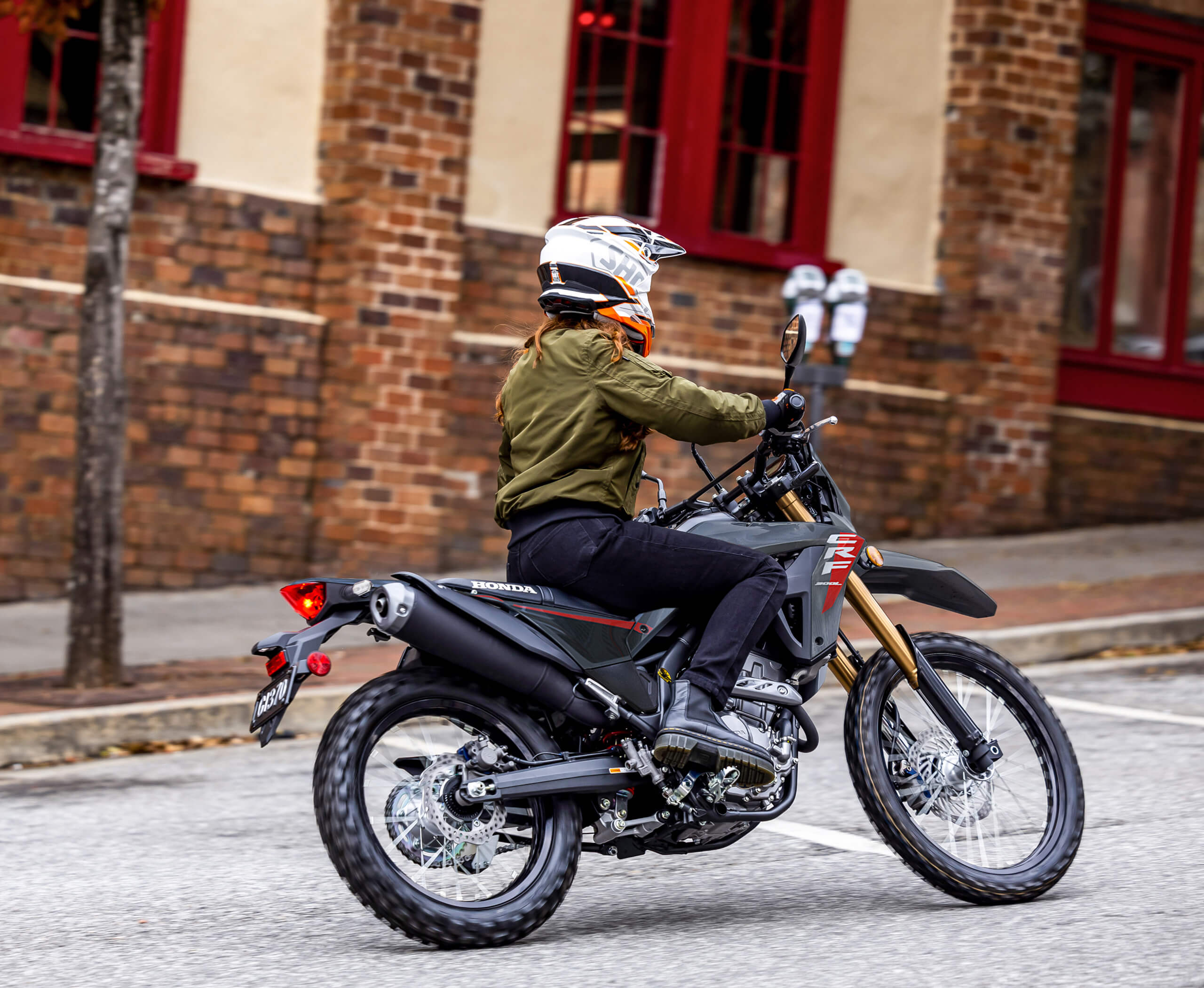 2025-CRF300LS-expanding-gallery-03-2560x2101