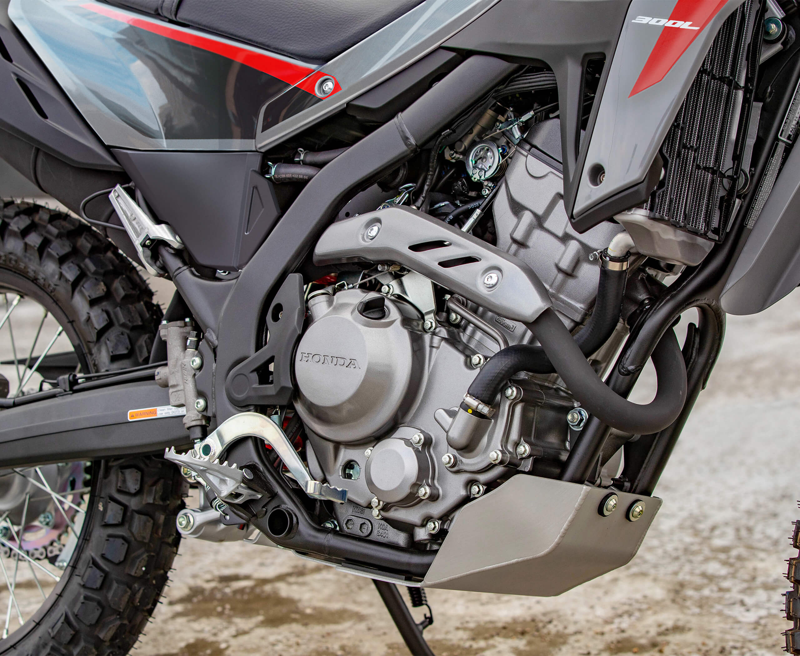 2025-CRF300LS-expanding-gallery-07-2560x2101