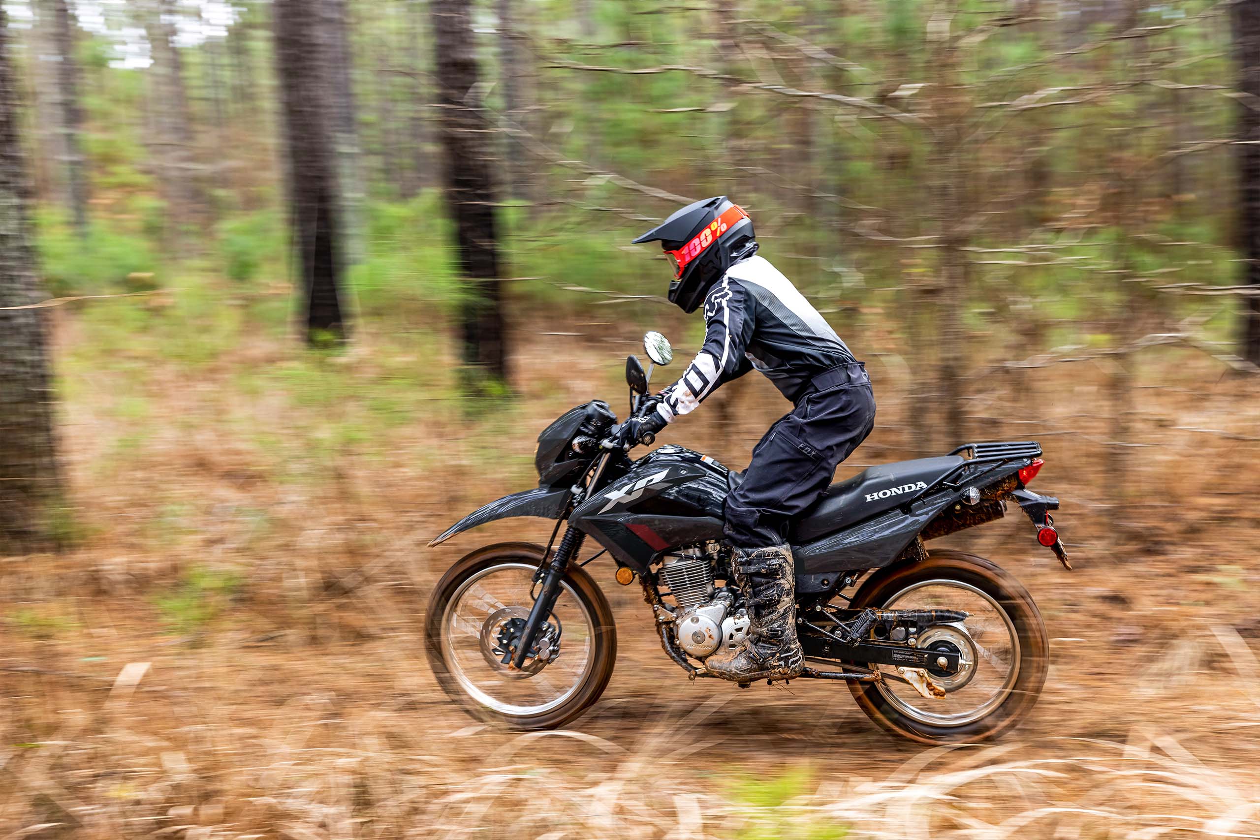 2025-XR150L-2025-XR150L-Gallery-01-2560xauto-2560x1707