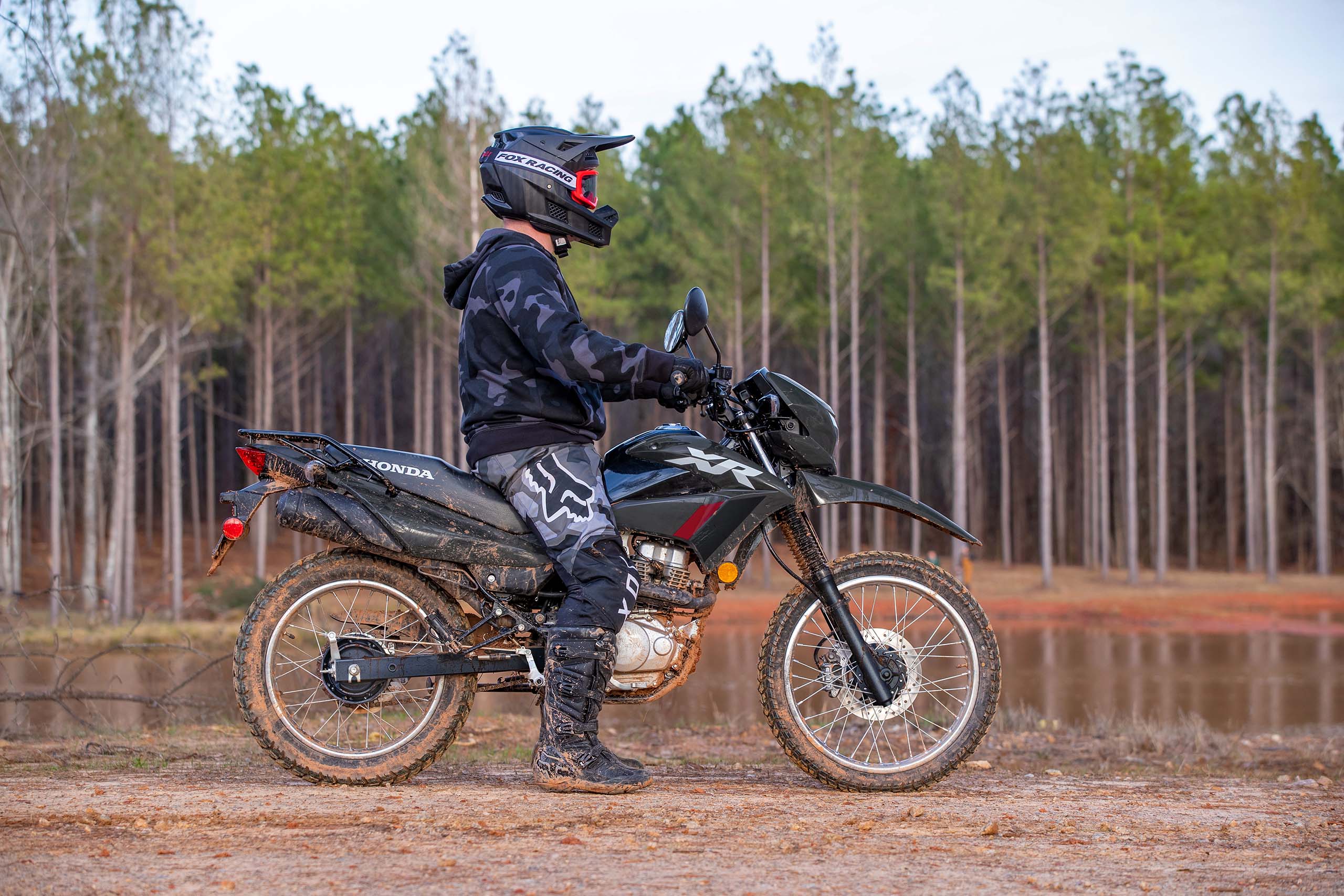2025-XR150L-2025-XR150L-Gallery-02-2560xauto-2560x1707