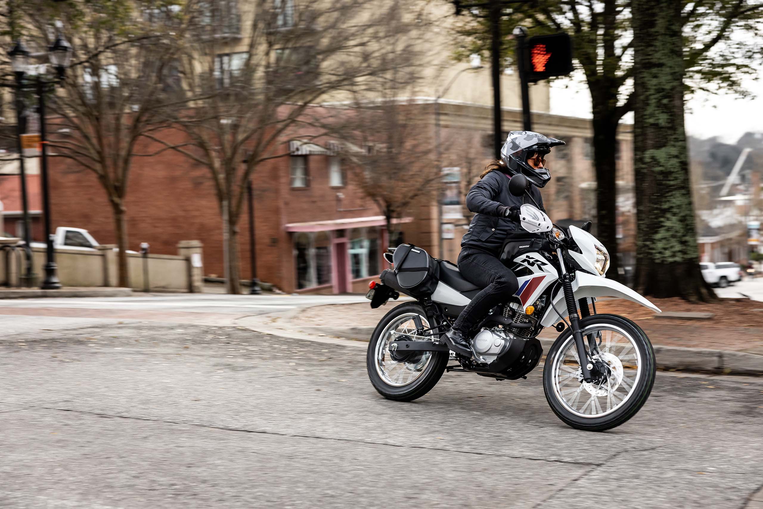 2025-XR150L-2025-XR150L-Gallery-03-2560xauto-2560x1708