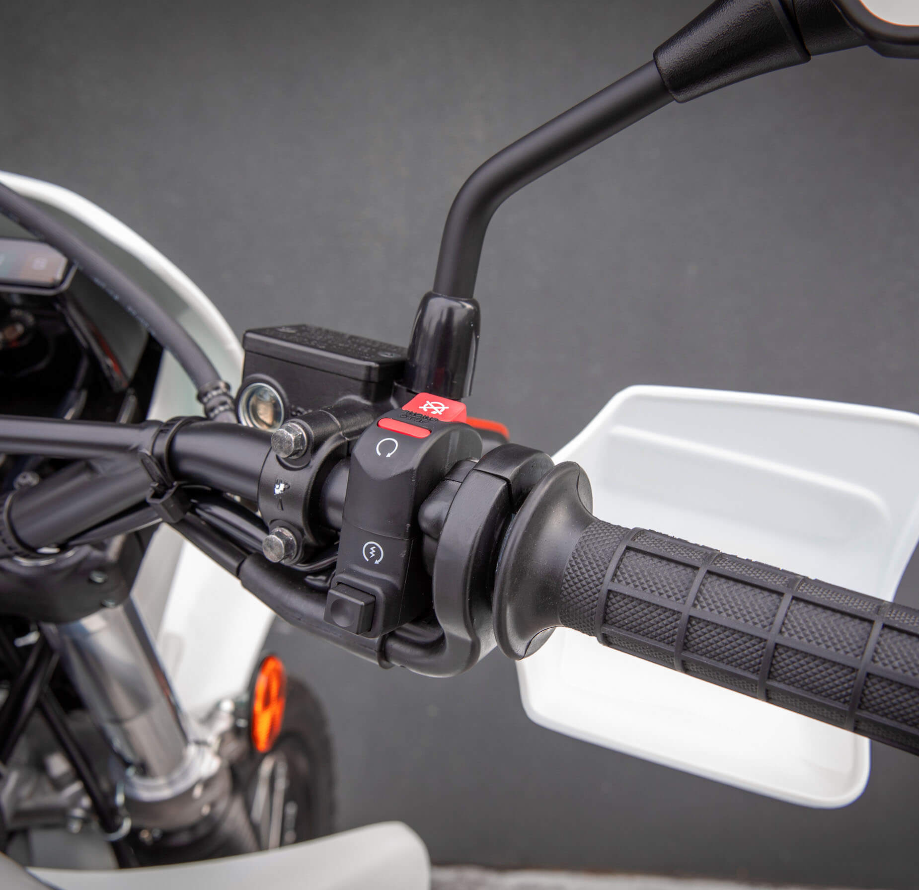 2025-XR650L-Electric-starter-1850x1792