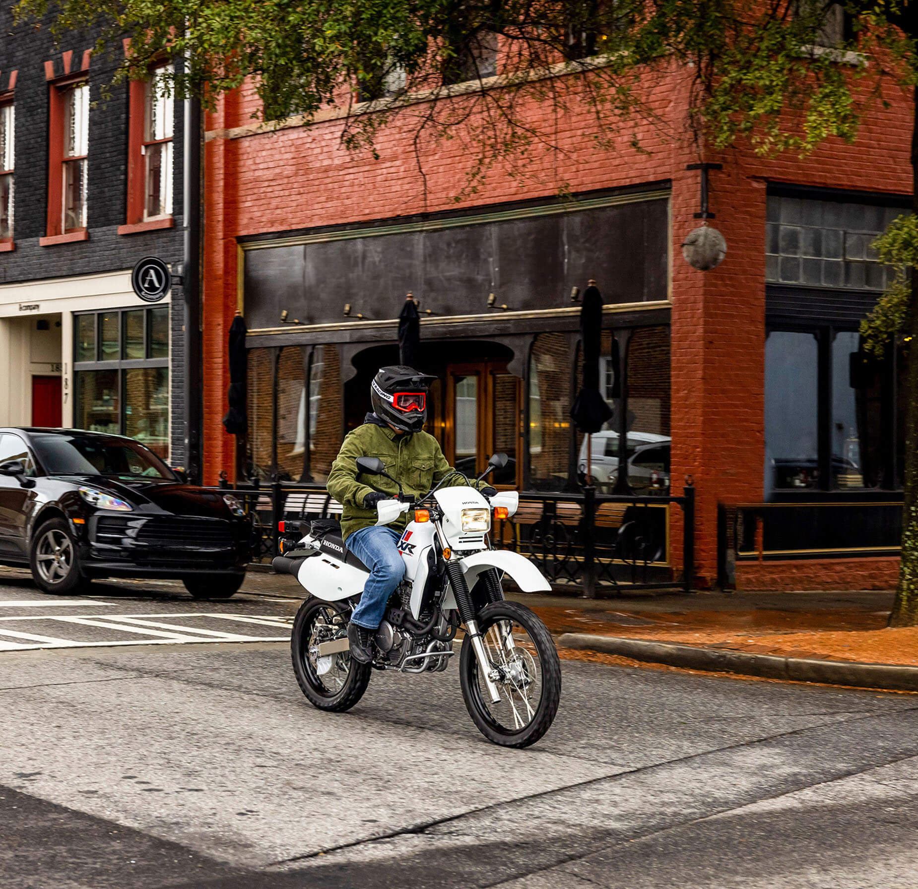 2025-XR650L-Street-legal-ability-1850x1792