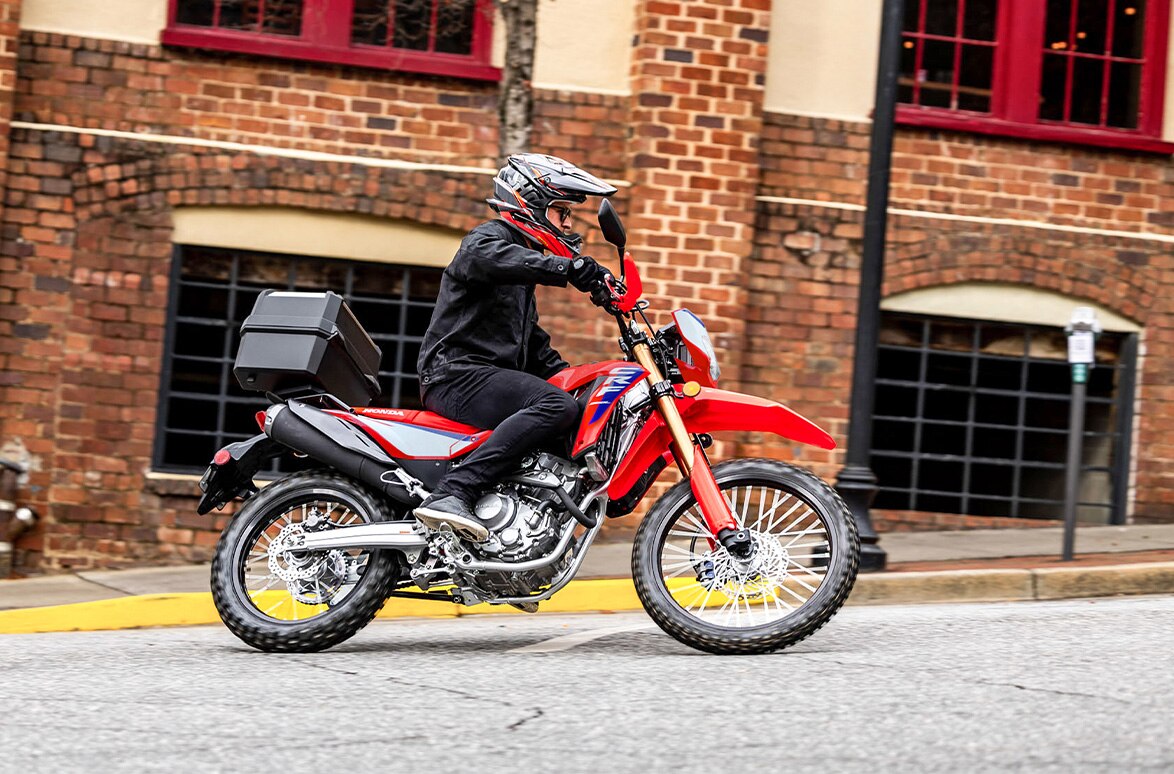 2025-CRF300L-gallery-02-1174x774
