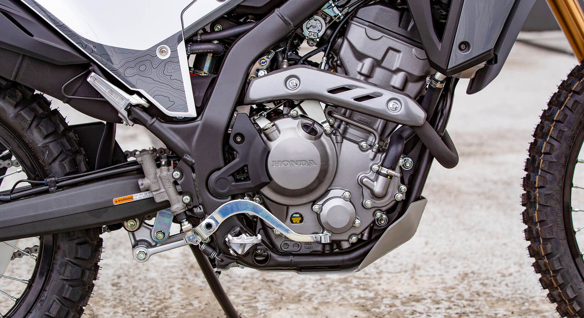 Double-overhead-cam engine
