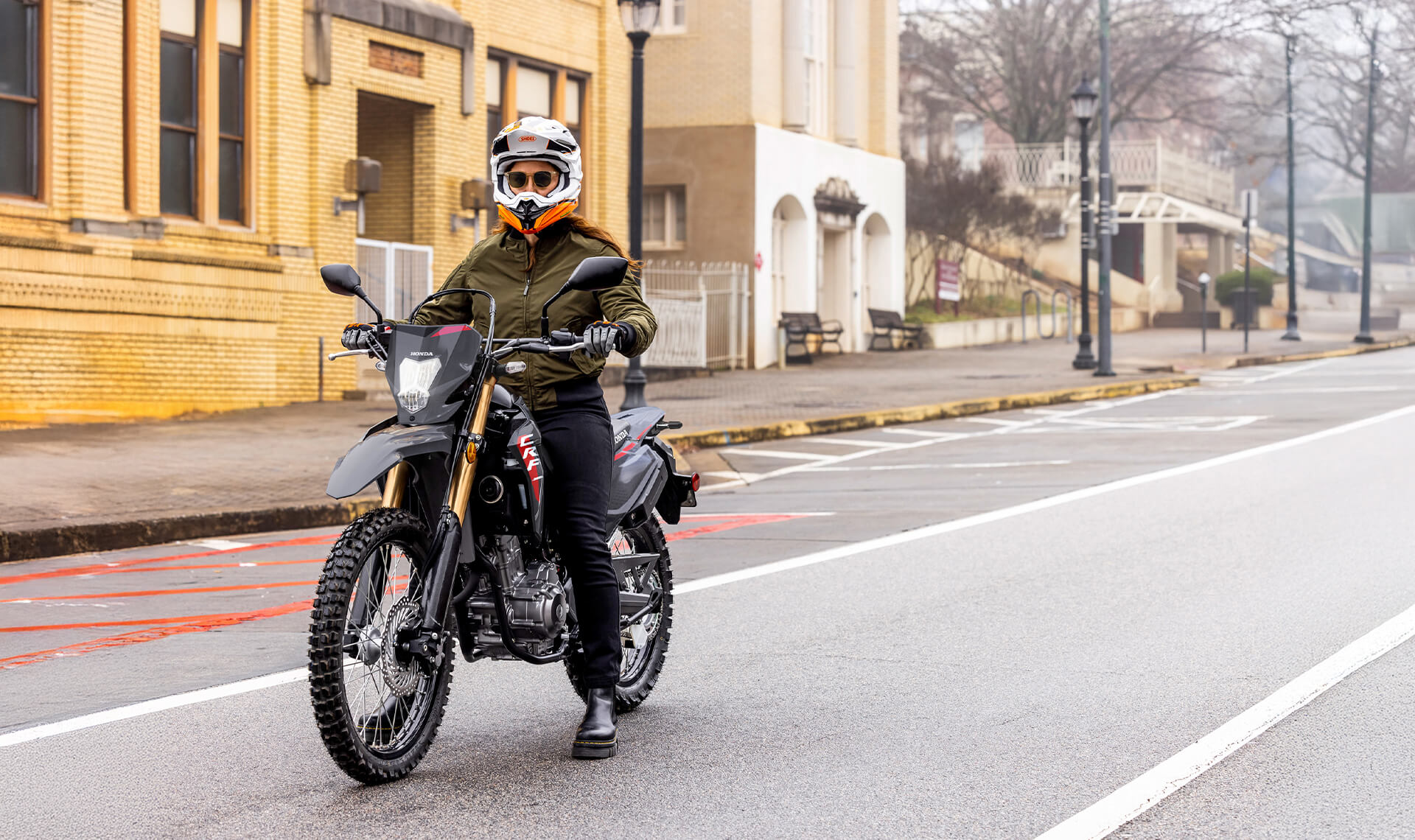 2025-CRF300LS-campaign-1920x1140