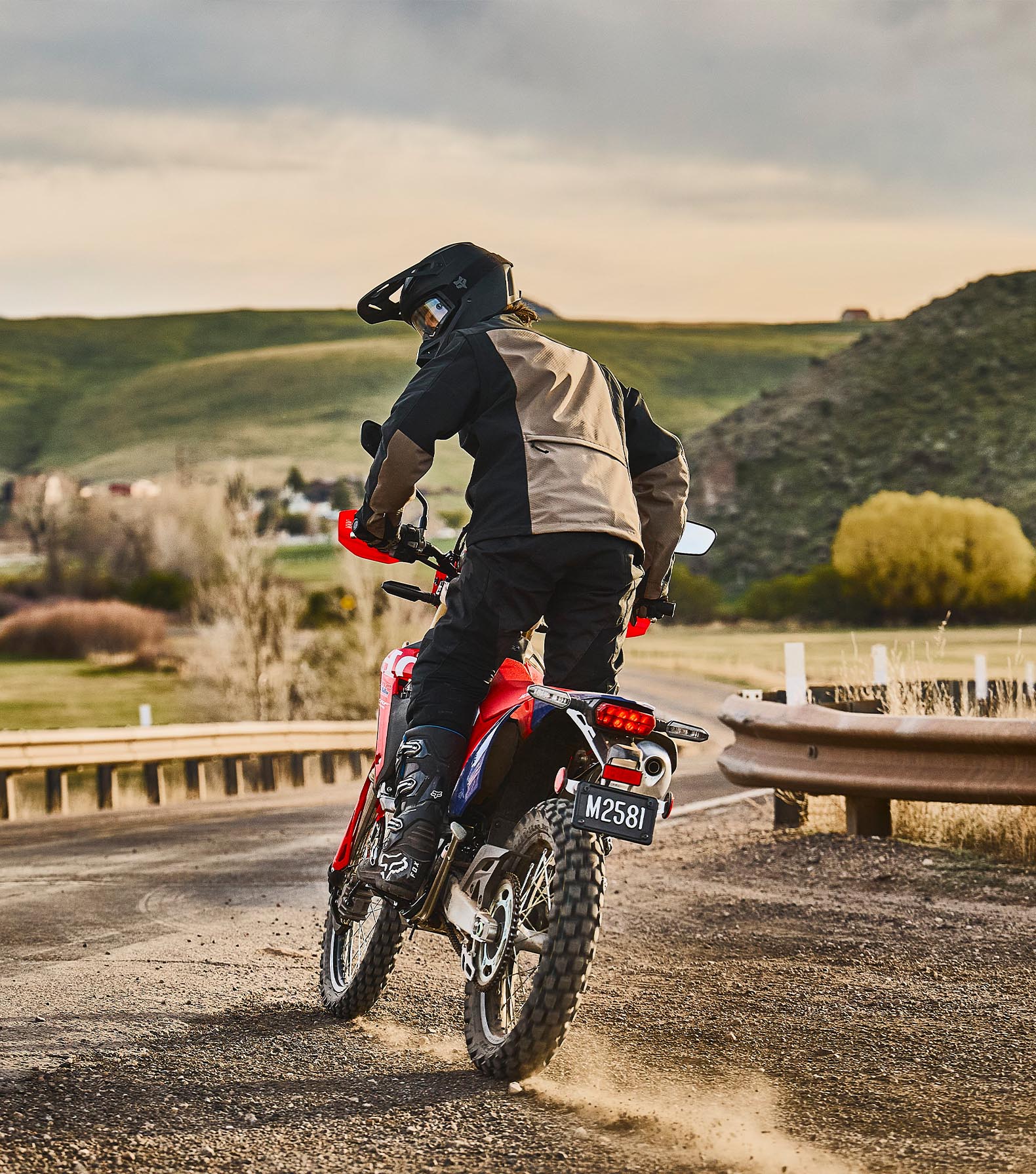 2027-CRF450RL-Streel-legal-and-off-road-capable