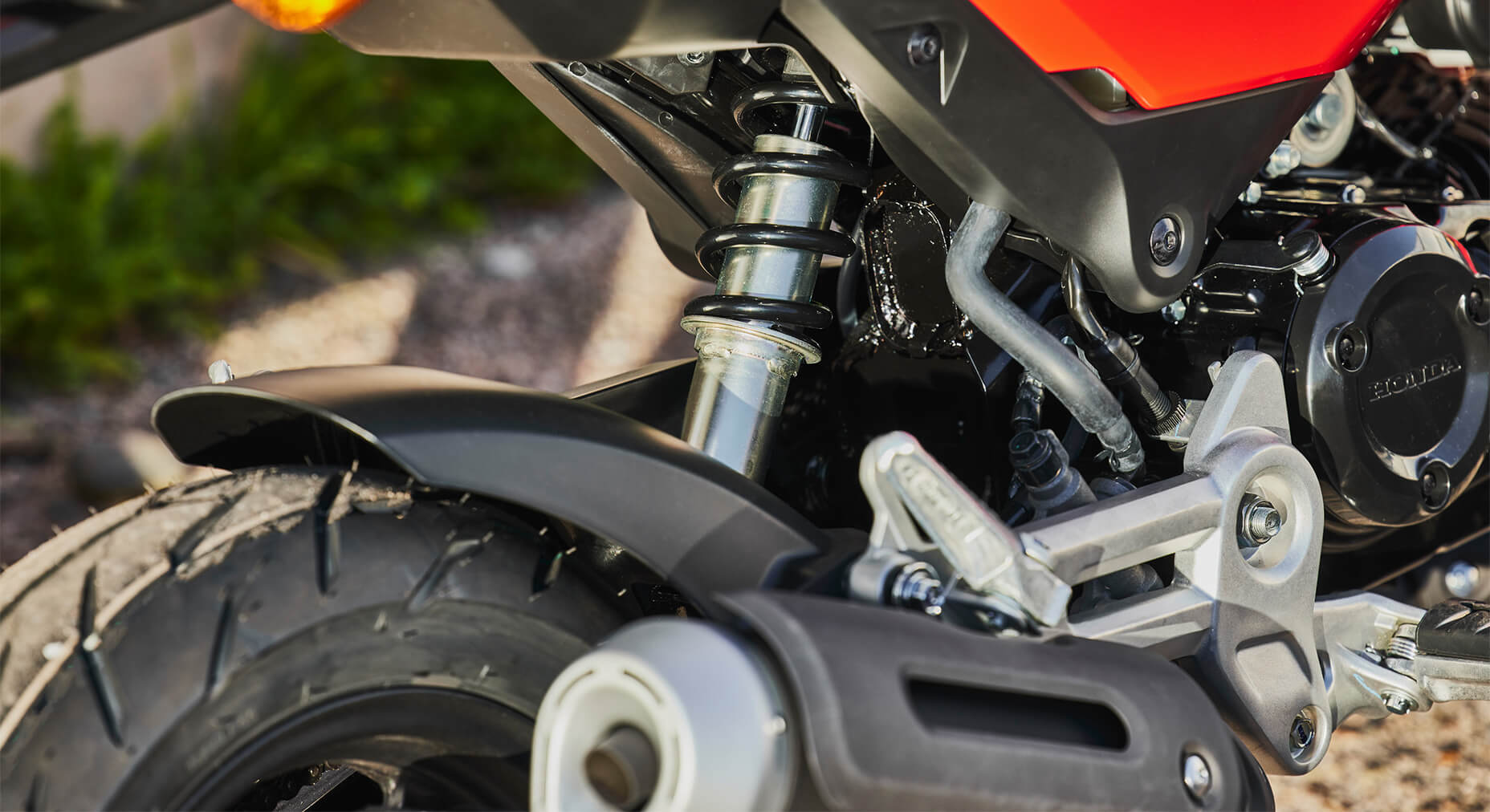Single rear shock