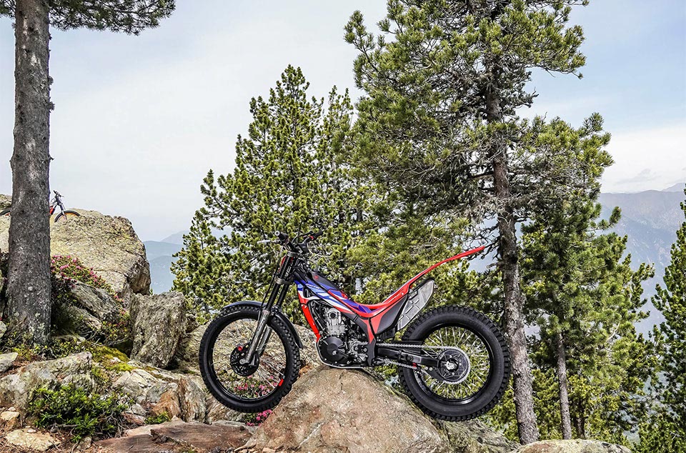 2025-Montesa-Cota-301RR-gallery-04-960x634