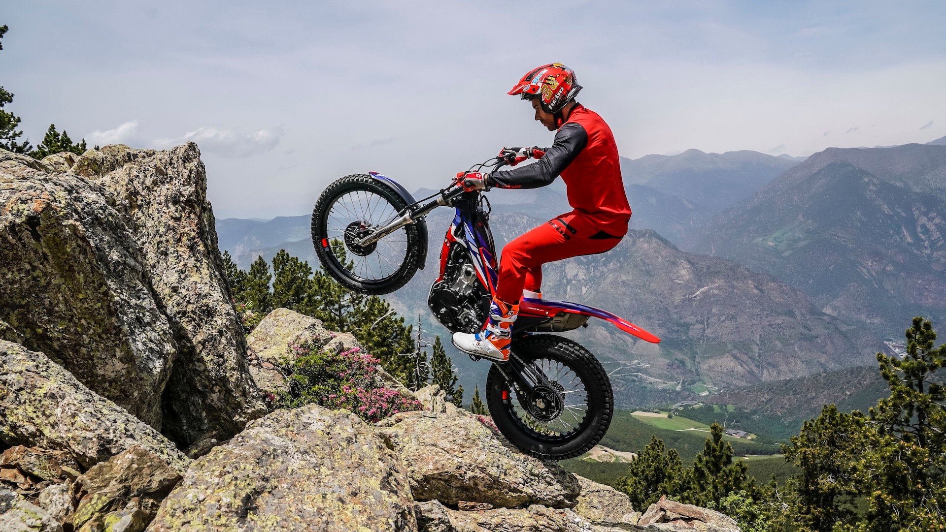 2025-Montesa-Cota-301RR-hero-banner-1920x930