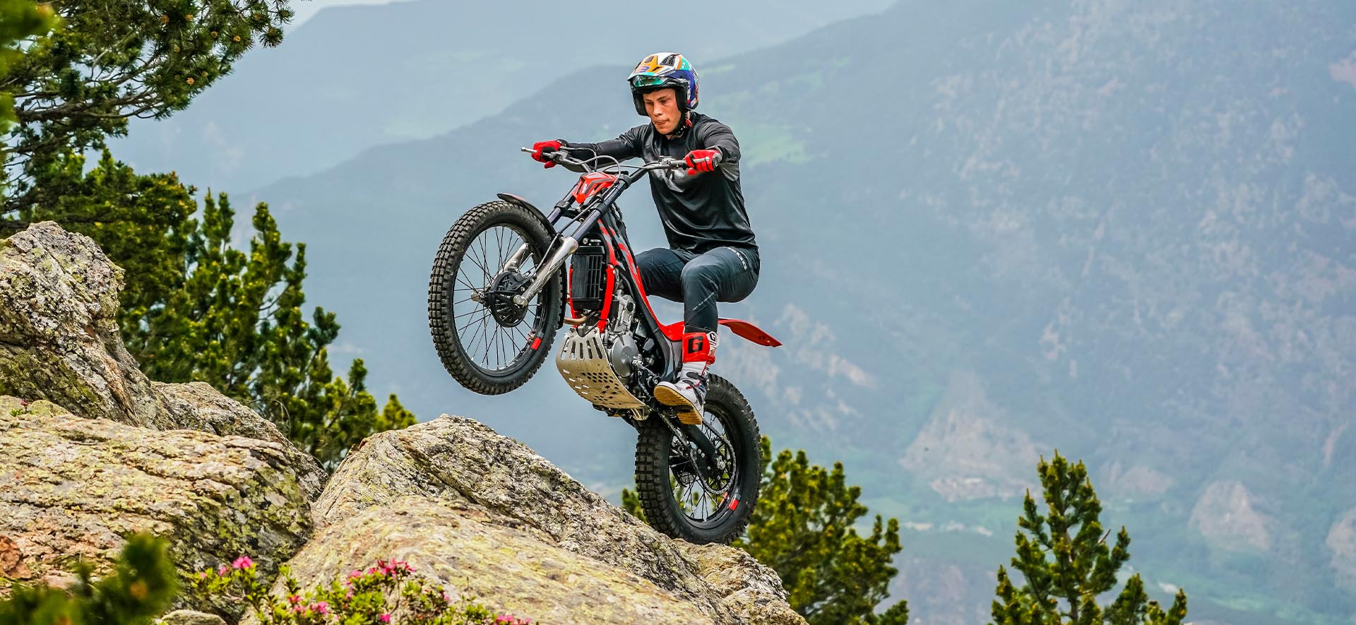 2025-Montesa-Cota-4RT-260R-hero-banner-desktop