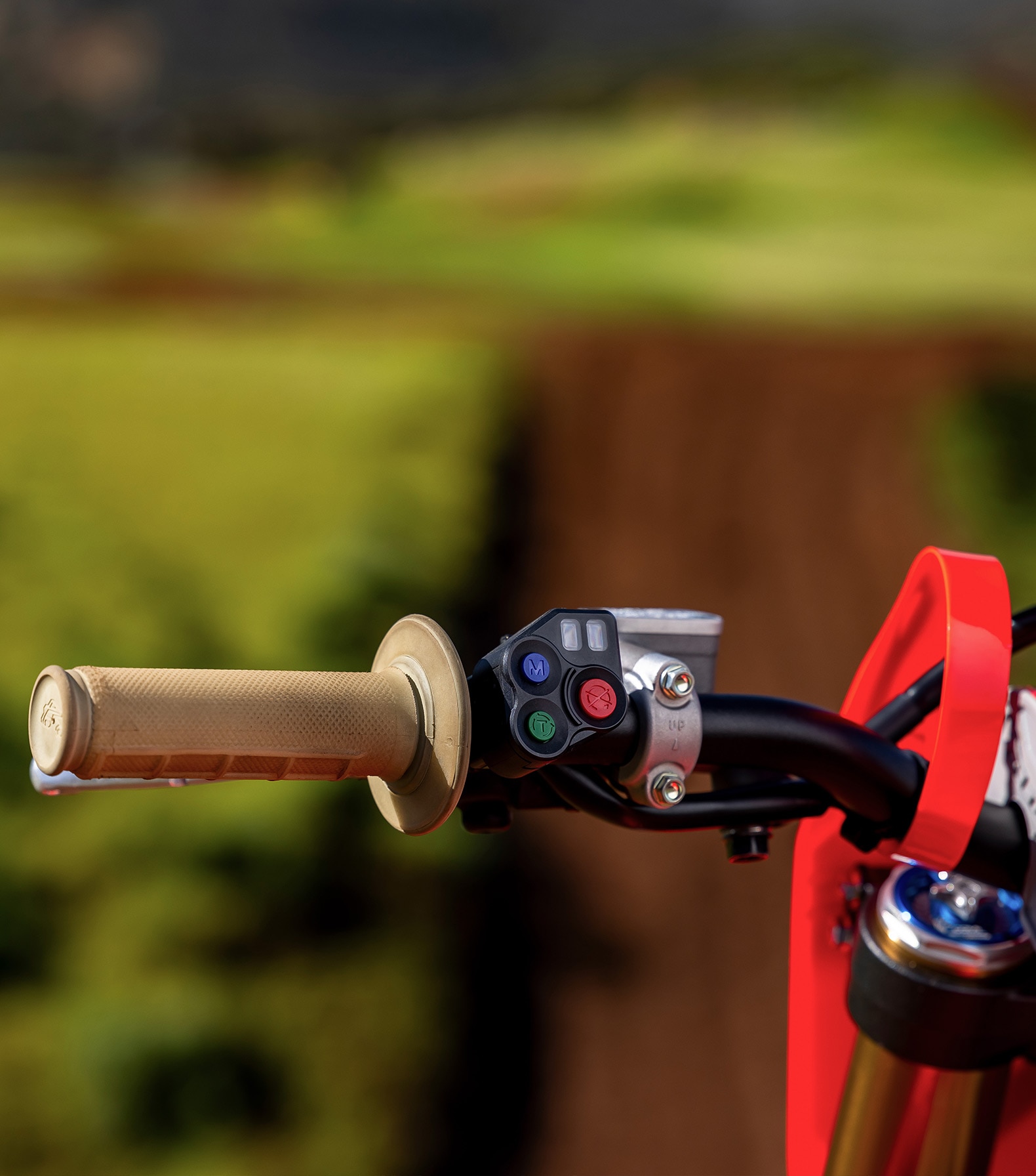 2026-CRF450R-Engine-mode-select