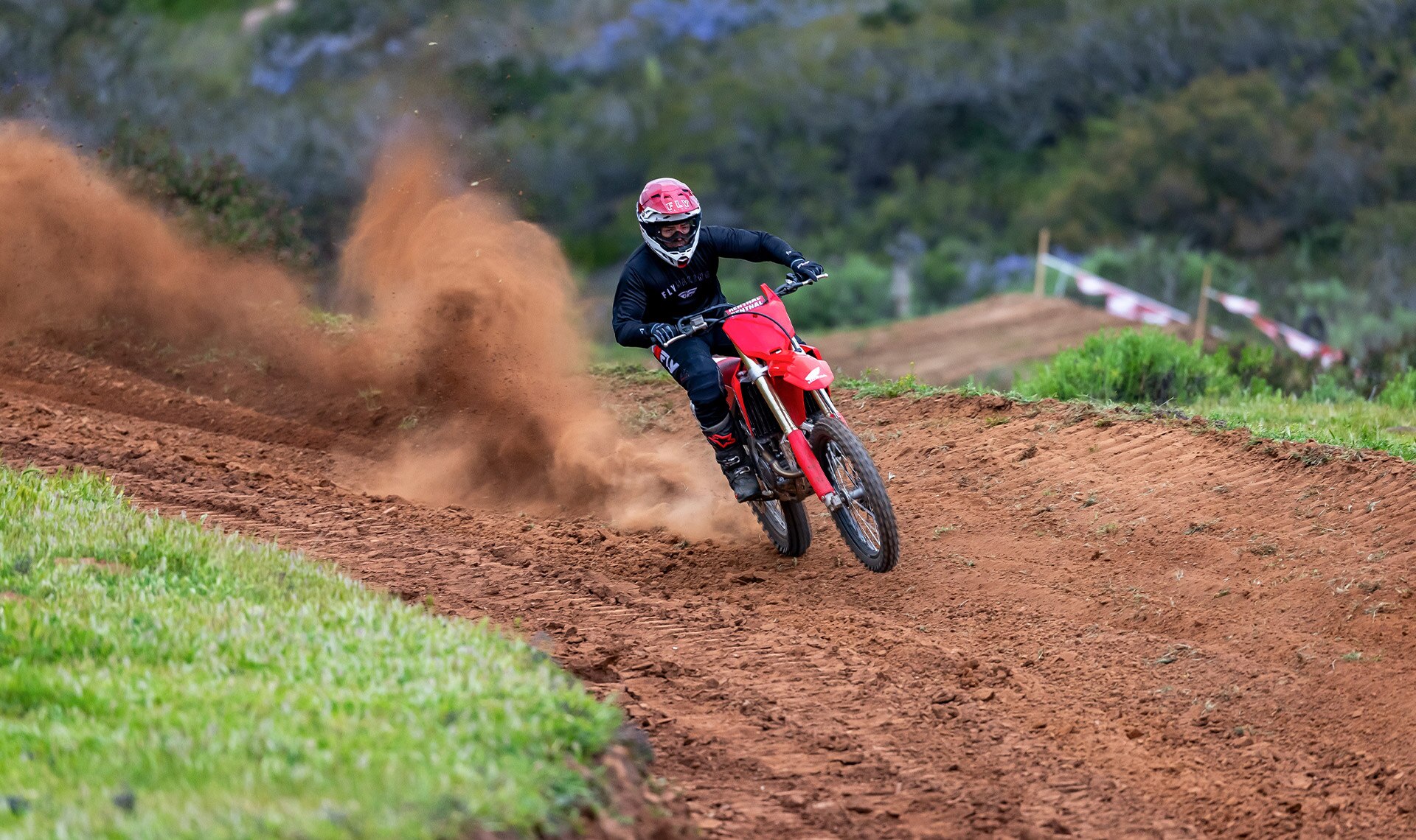 2026-CRF250R-campaign-desktop