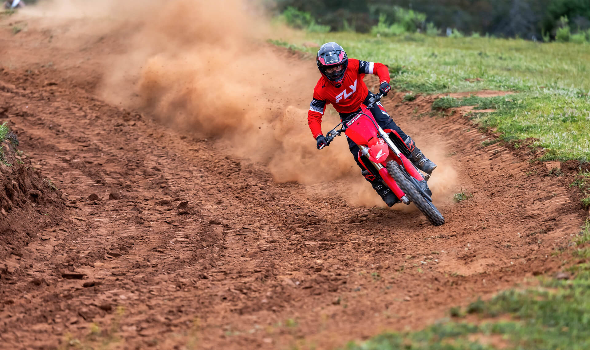 2026-CRF450R-campaign-desktop