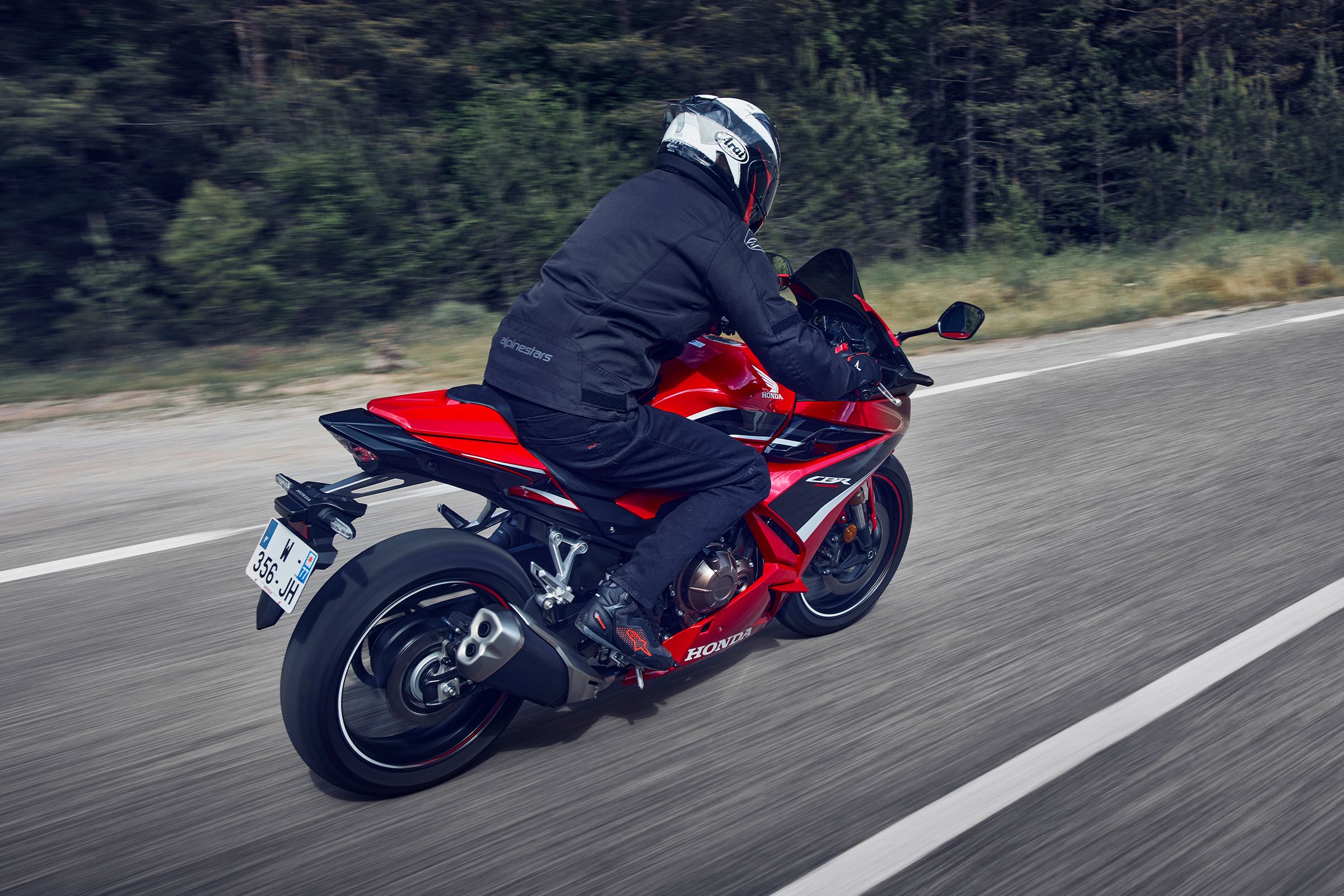 2025-CBR500R-gallery-03