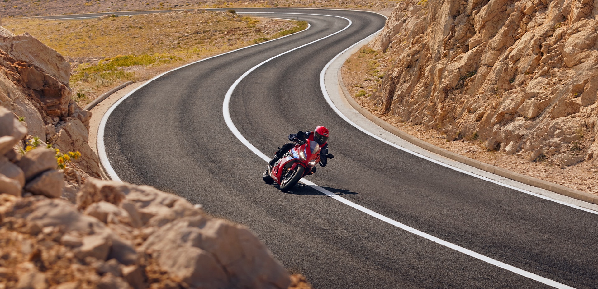 2025-CBR650R-hero-banner