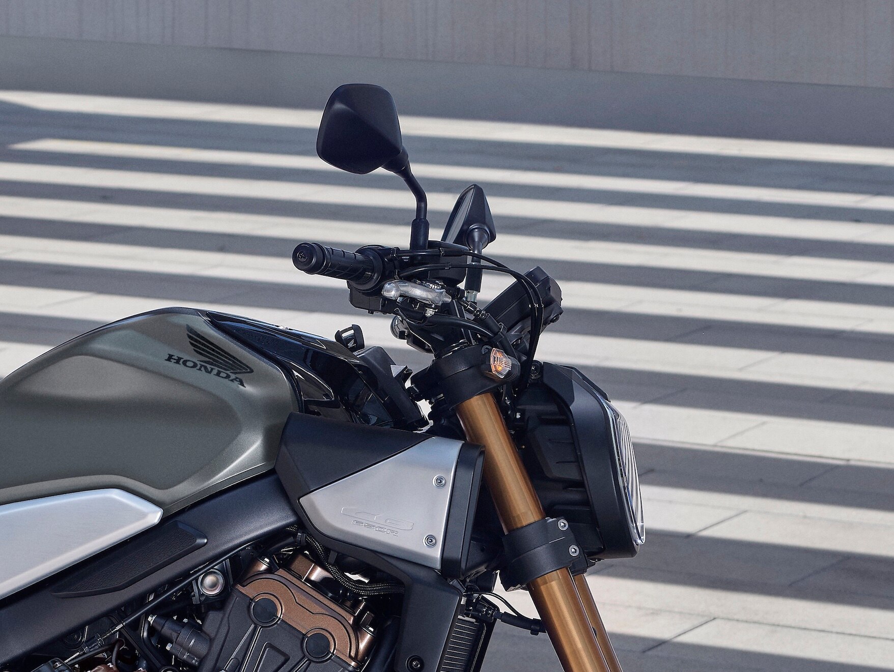 Upright handlebar