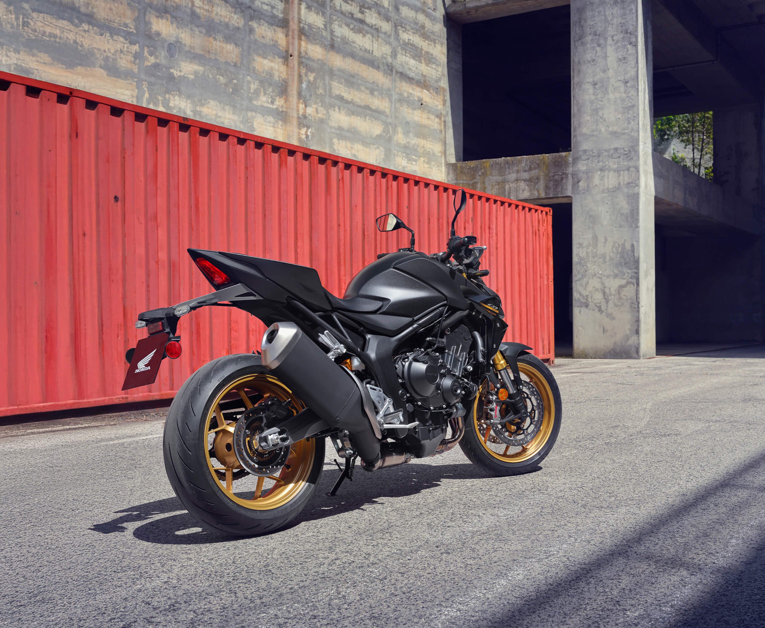 2025-CB1000-expanding-gallery-01-2560x2101