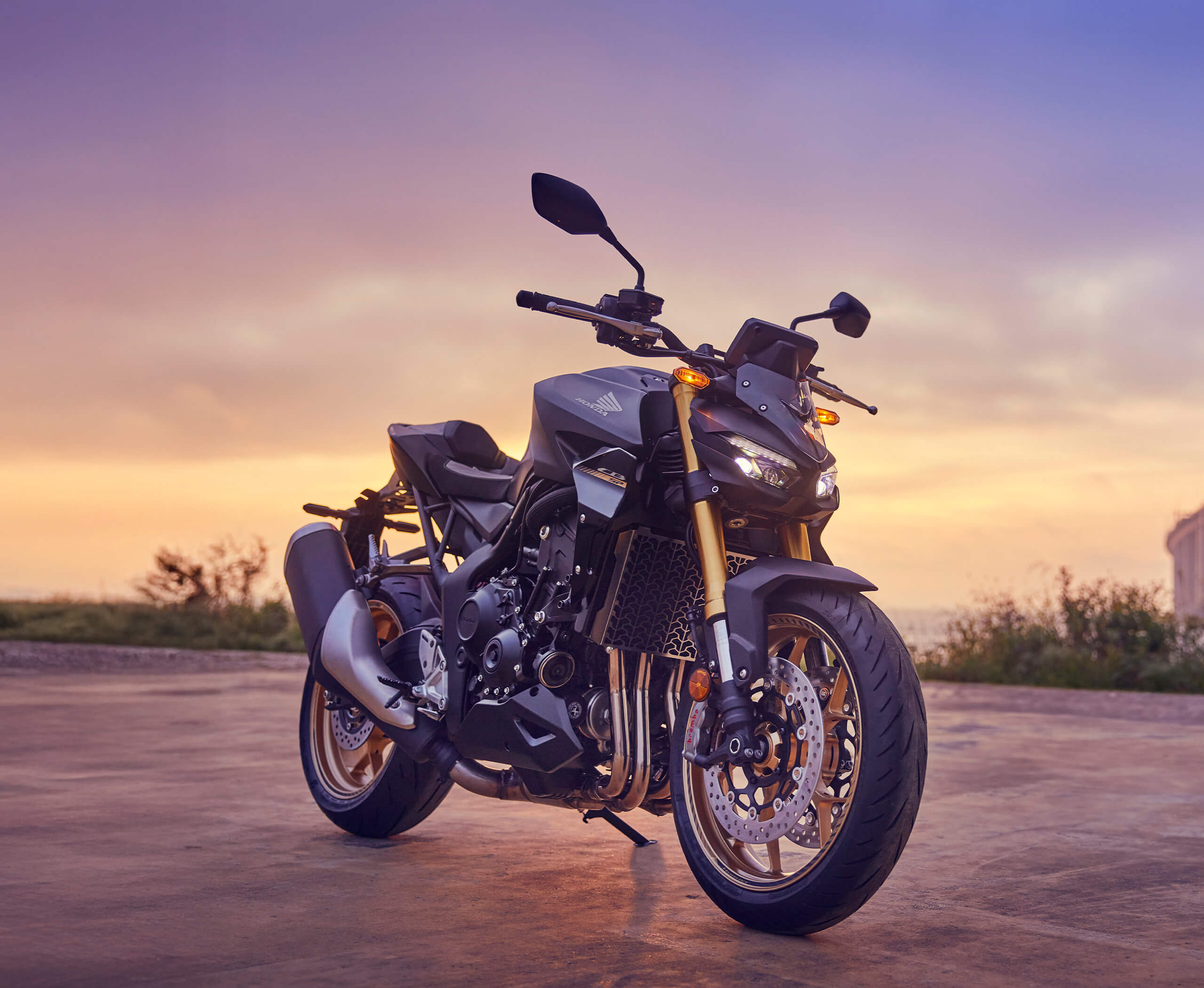 2025-CB1000-expanding-gallery-02-2560x2101