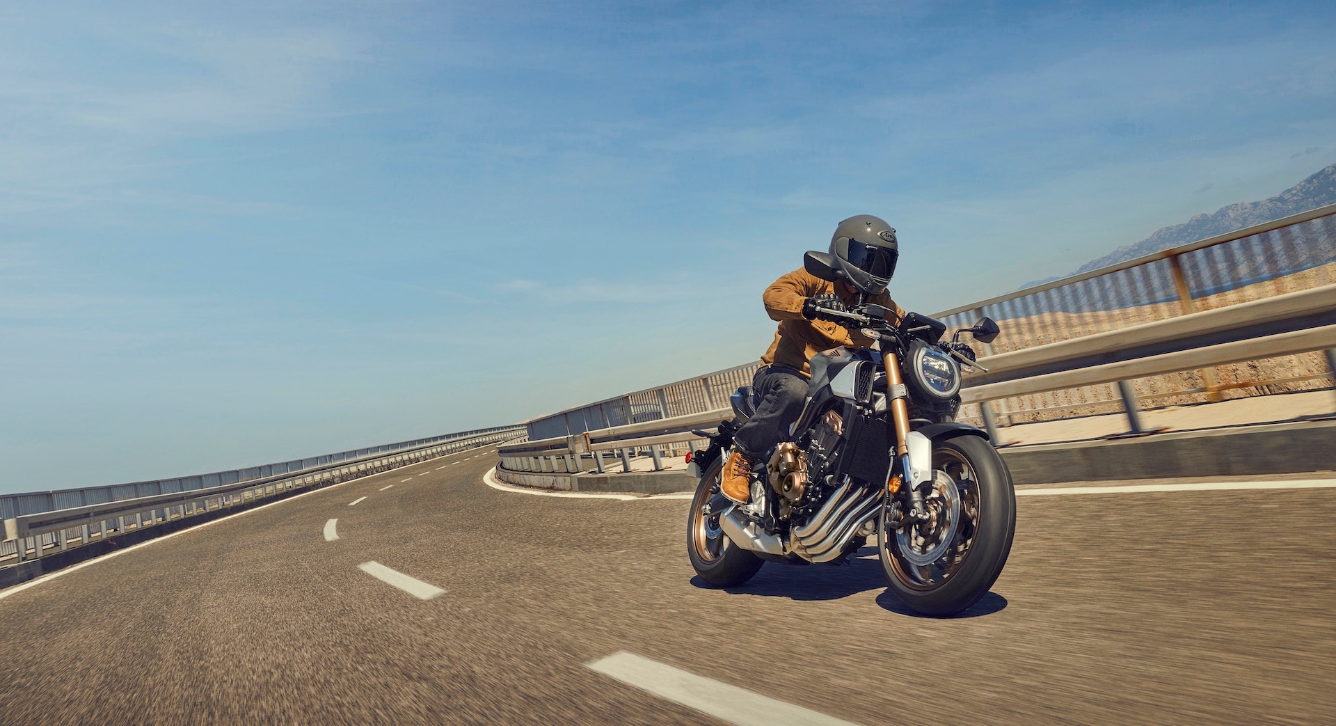 2025-CB650R-hero-banner