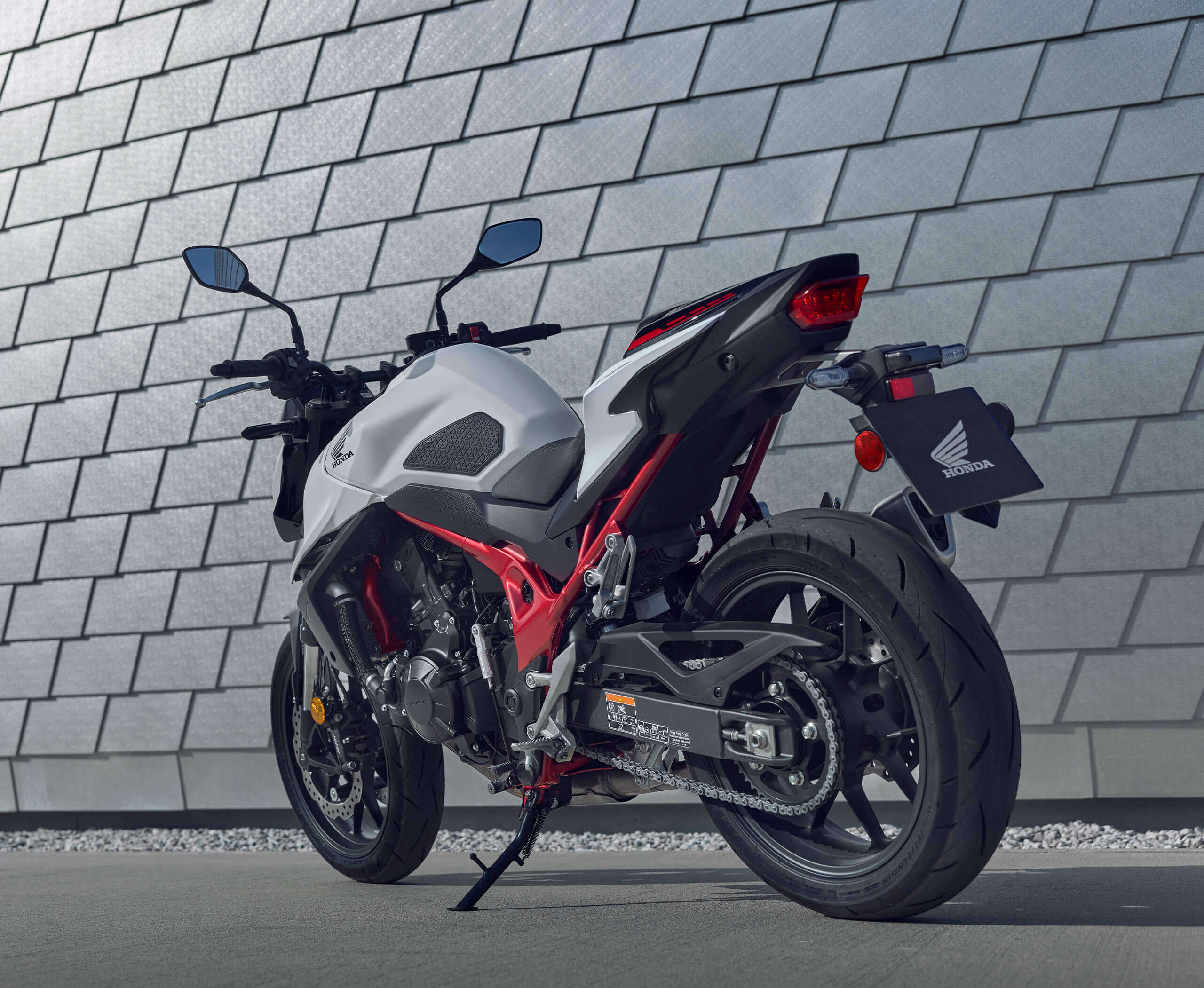 2025-CB750-expanding-gallery-03-2560x2101