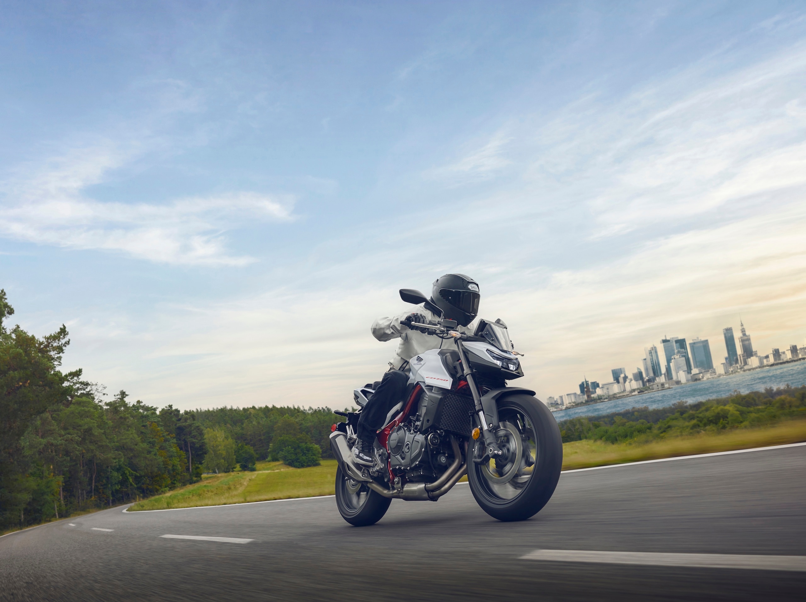 2025-CB750-expanding-gallery-04-2560x2101