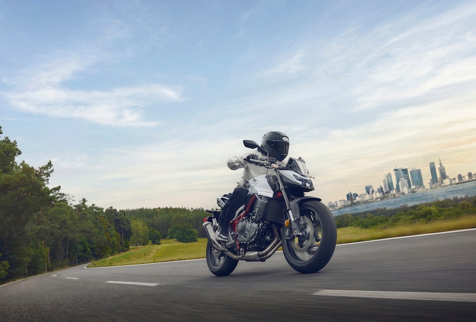 2025-CB750-gallery-04-968x634