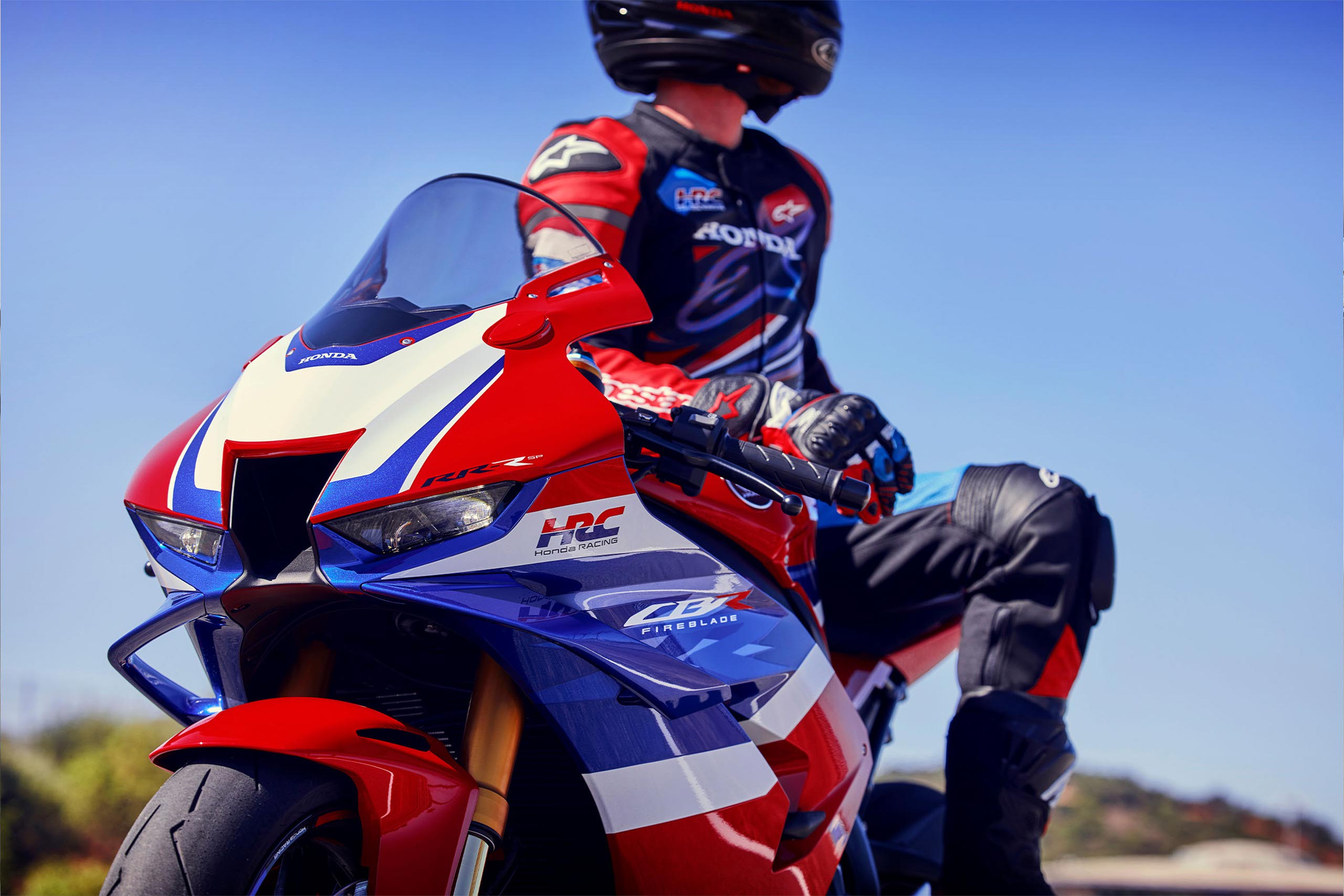 2025-cbr1000rr-r-fireblade-sp-gallery-02
