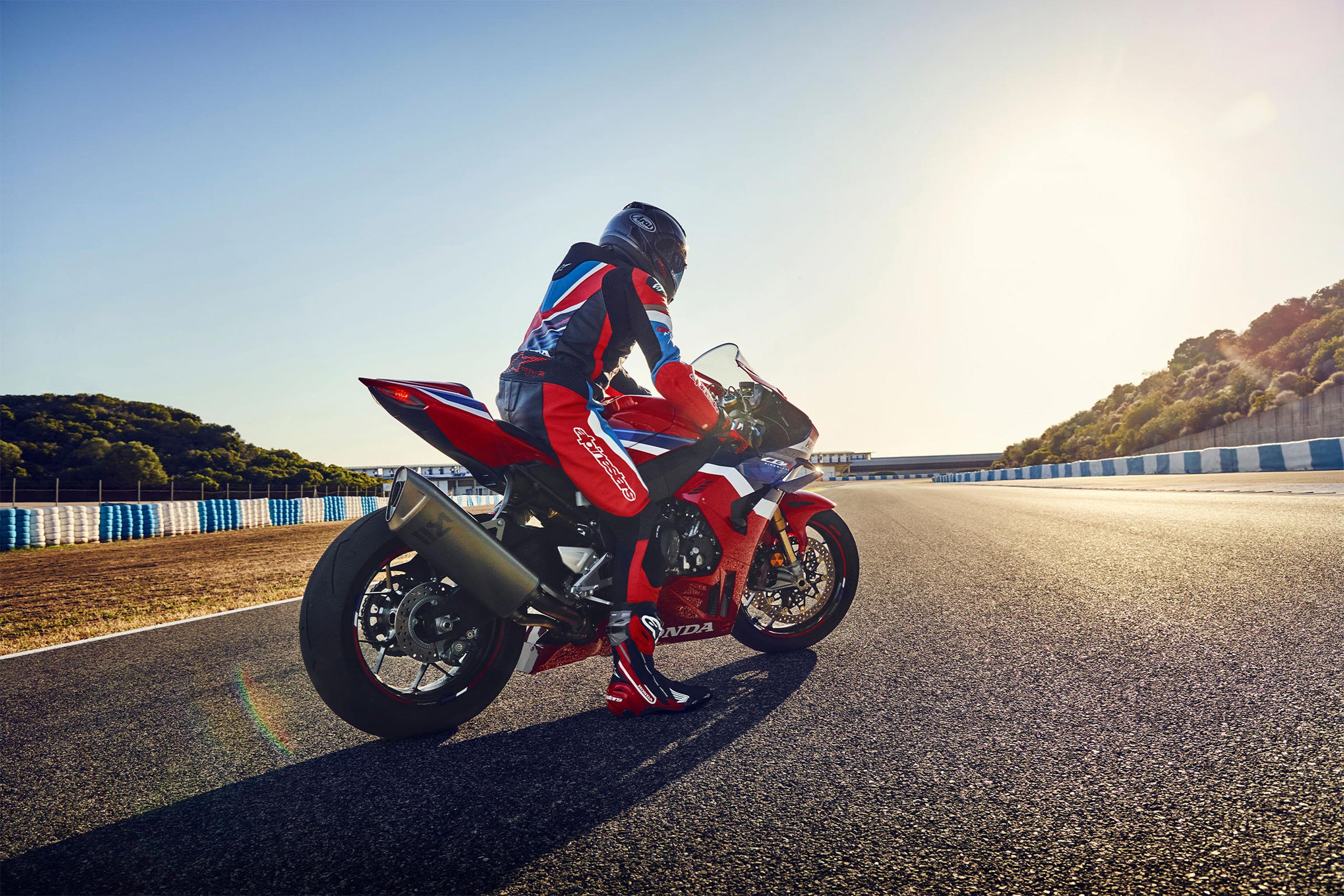 2025-cbr1000rr-r-fireblade-sp-gallery-07