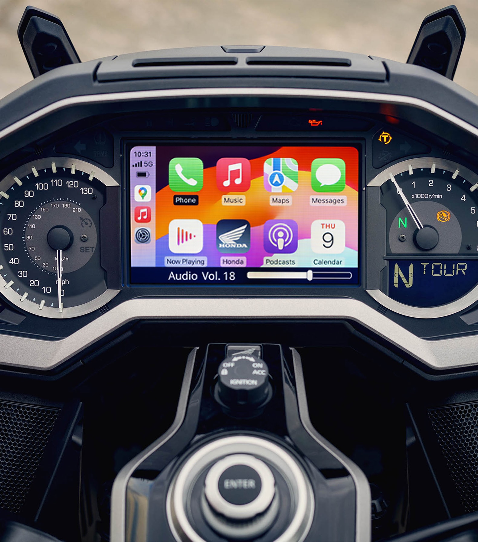 2026-Gold-Wing-Tour-Apple-Carplay-1505x923