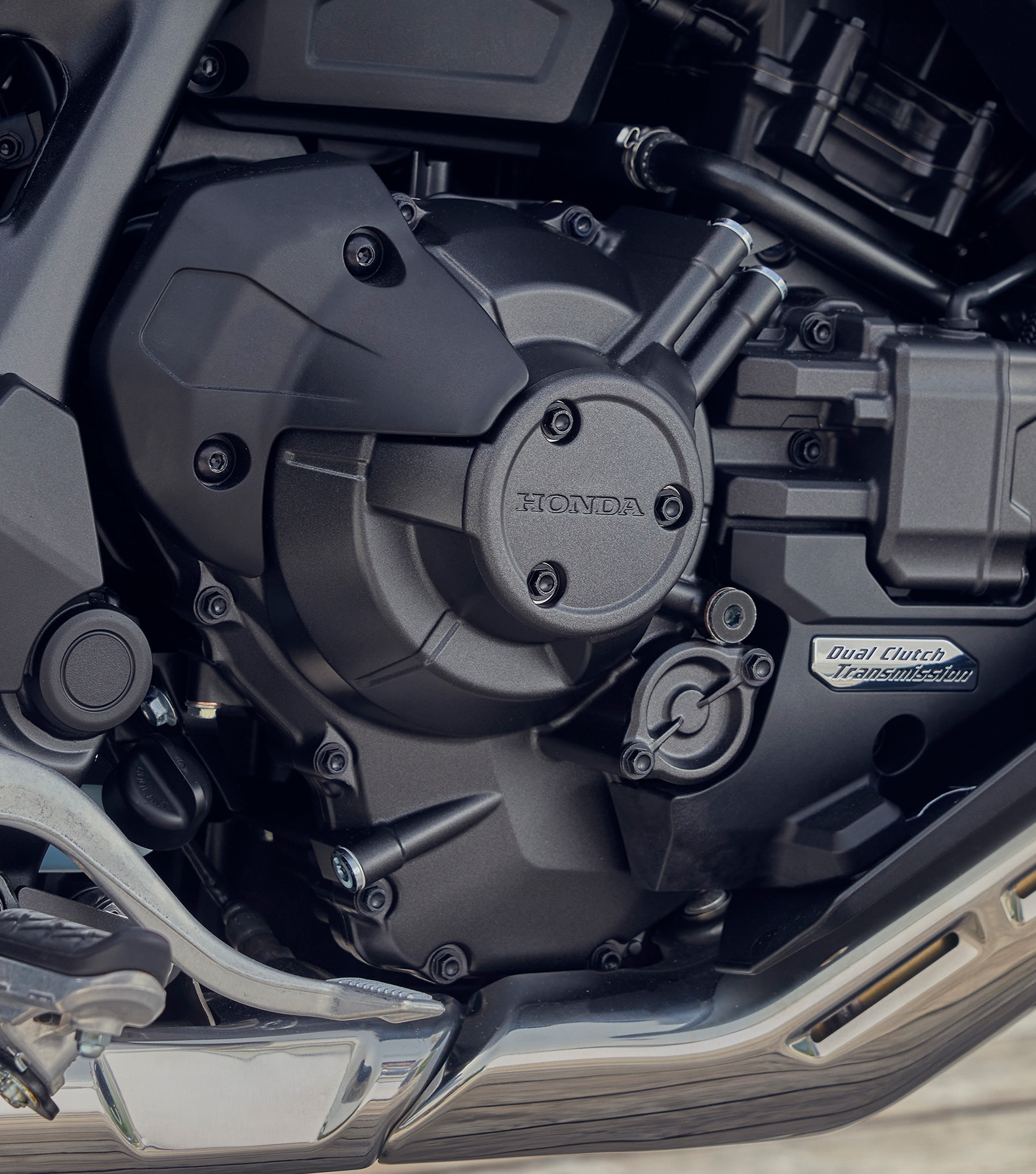 2025-NT1100-DCT-features-1084cc-twin-cylinder-1580x1792